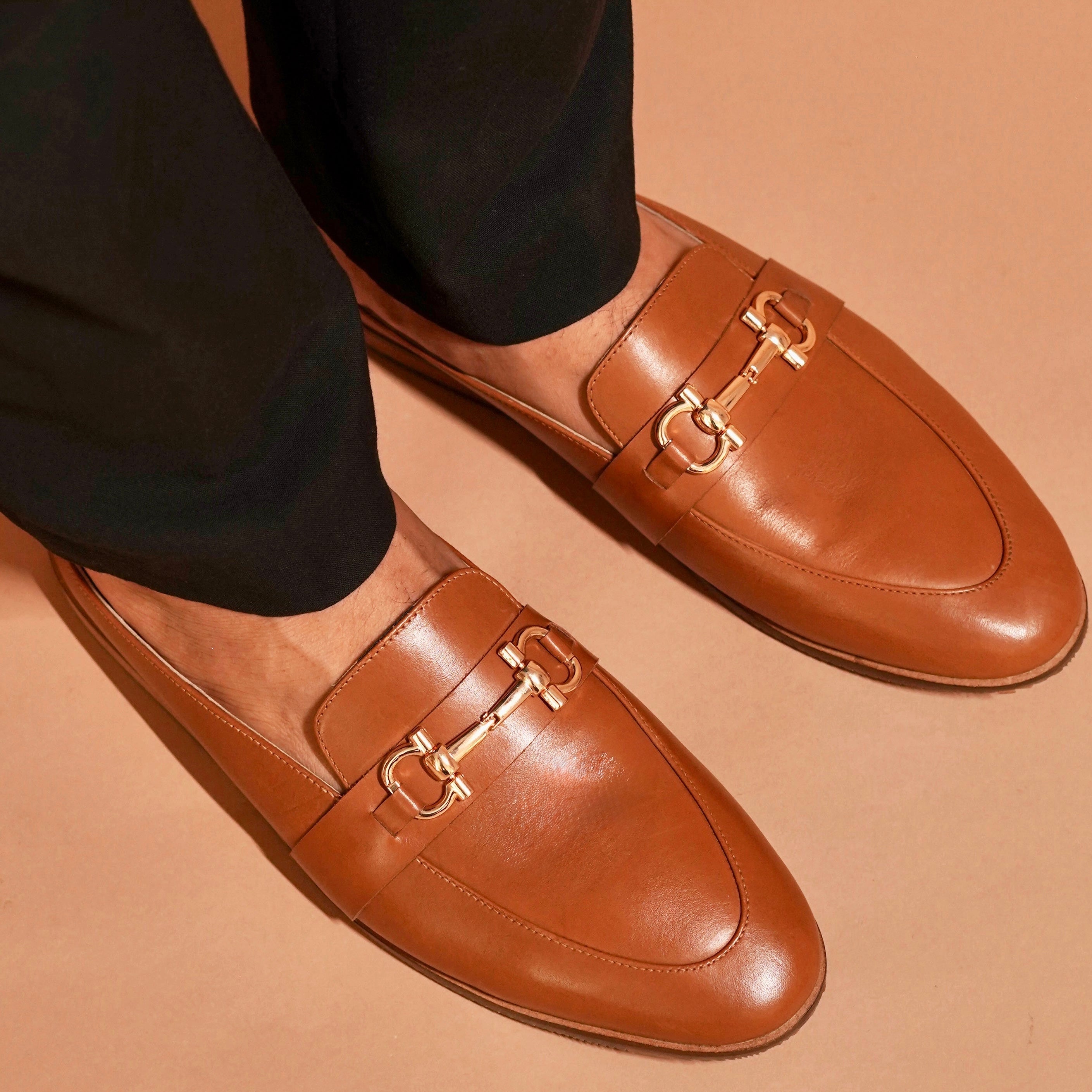Hoffler Fibio Marrone | Tan horsebit buckle leather mules