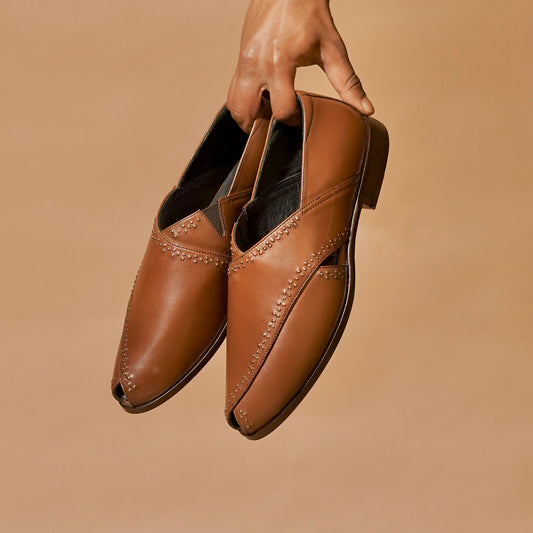 Men’s ethnic shoes with rivet detailing