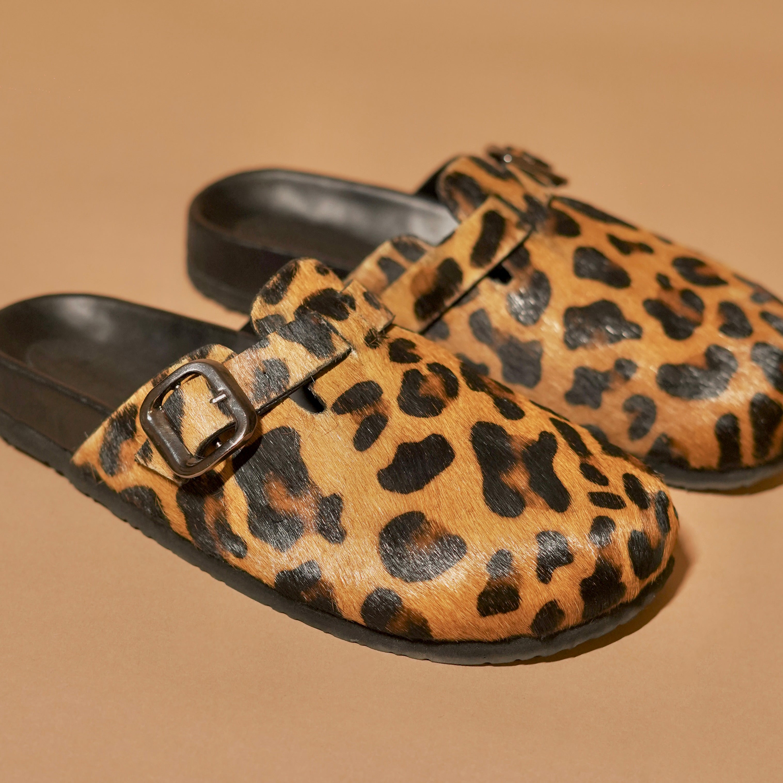 Men’s leopard print clog with black footbed