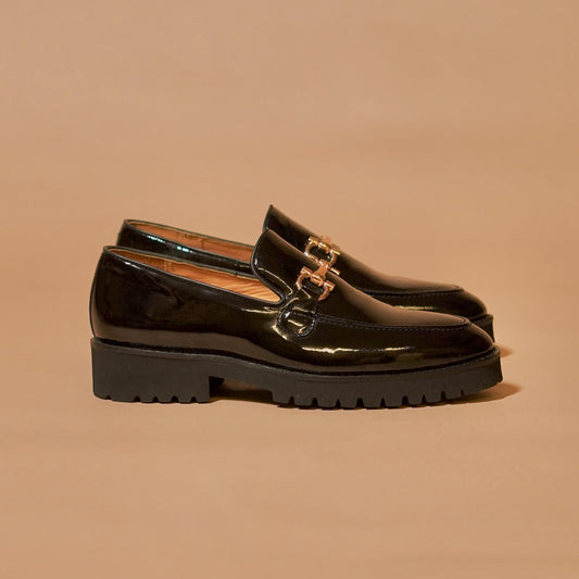 Side profile of Mocassino Nero Oro loafers