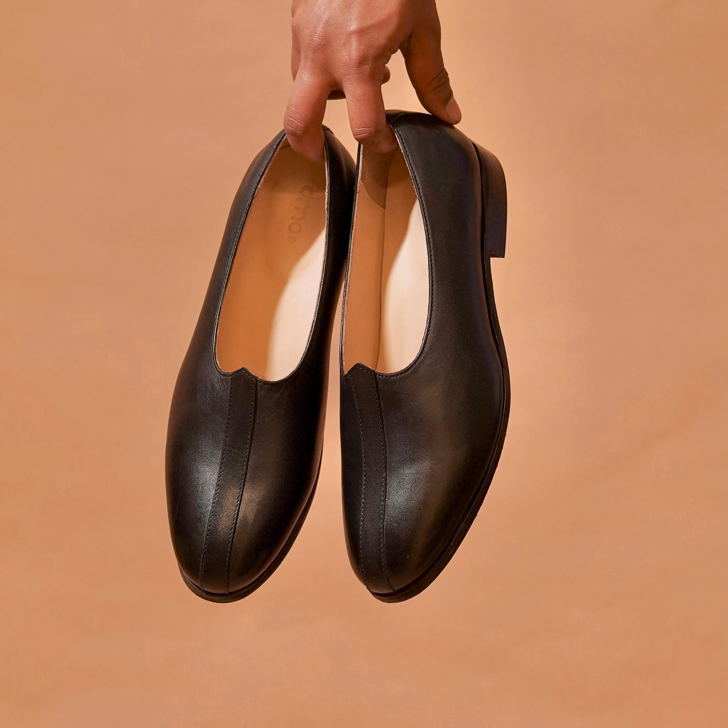 Ethnico Noir | Modern Black leather mojris