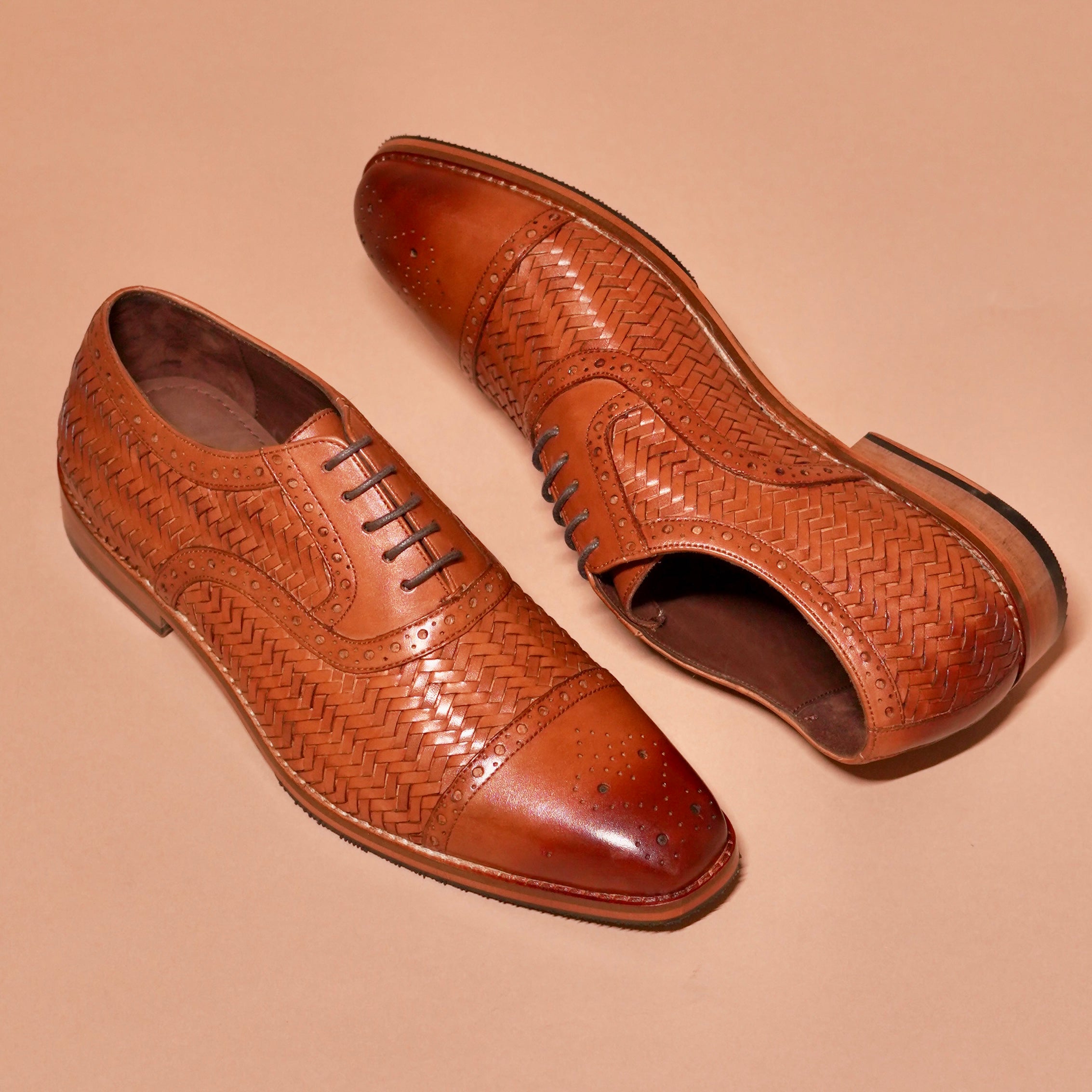 Top angle of Capto Tesso Bruno highlighting square toe and minimal broguing