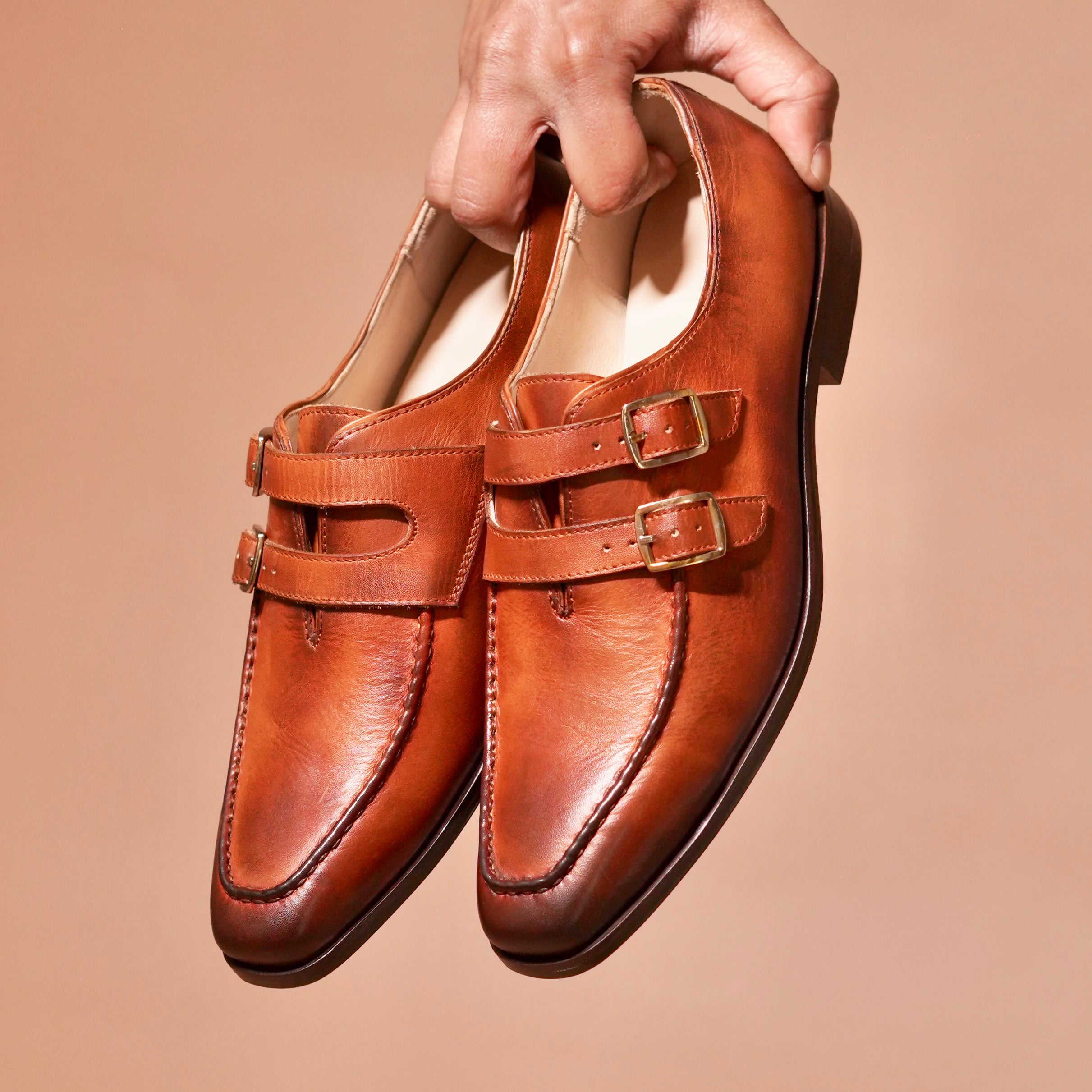 Top view of Motivo Strappo Bruno highlighting the square toe and beading