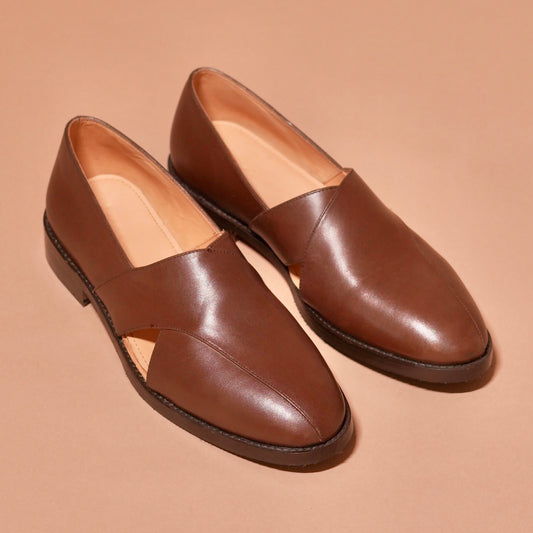 Pesha Scarpo Marrone styled with ethnic and Indo-western attire