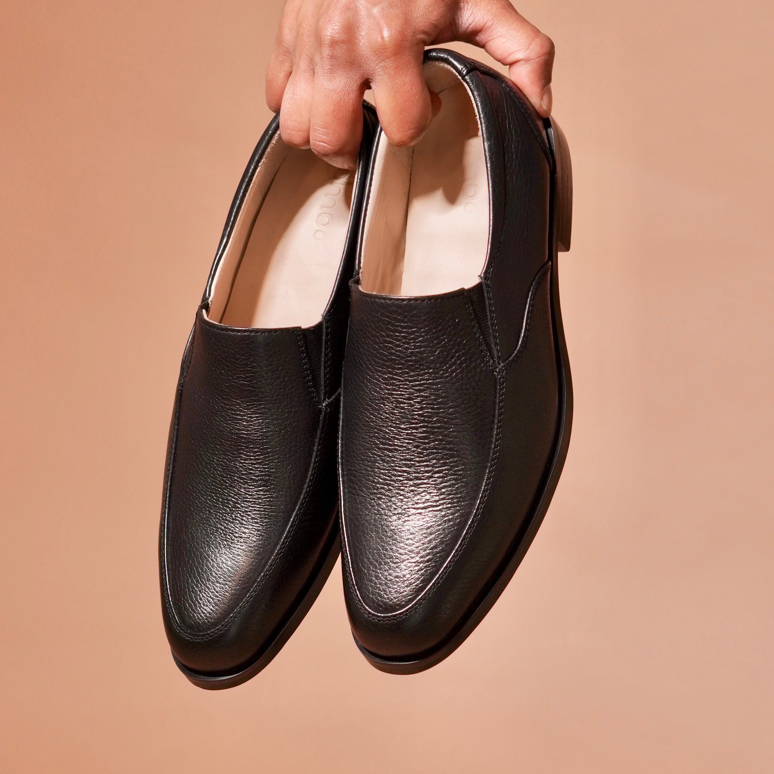 Top view of Motivo Lavaro highlighting elastic inserts and comfort insole