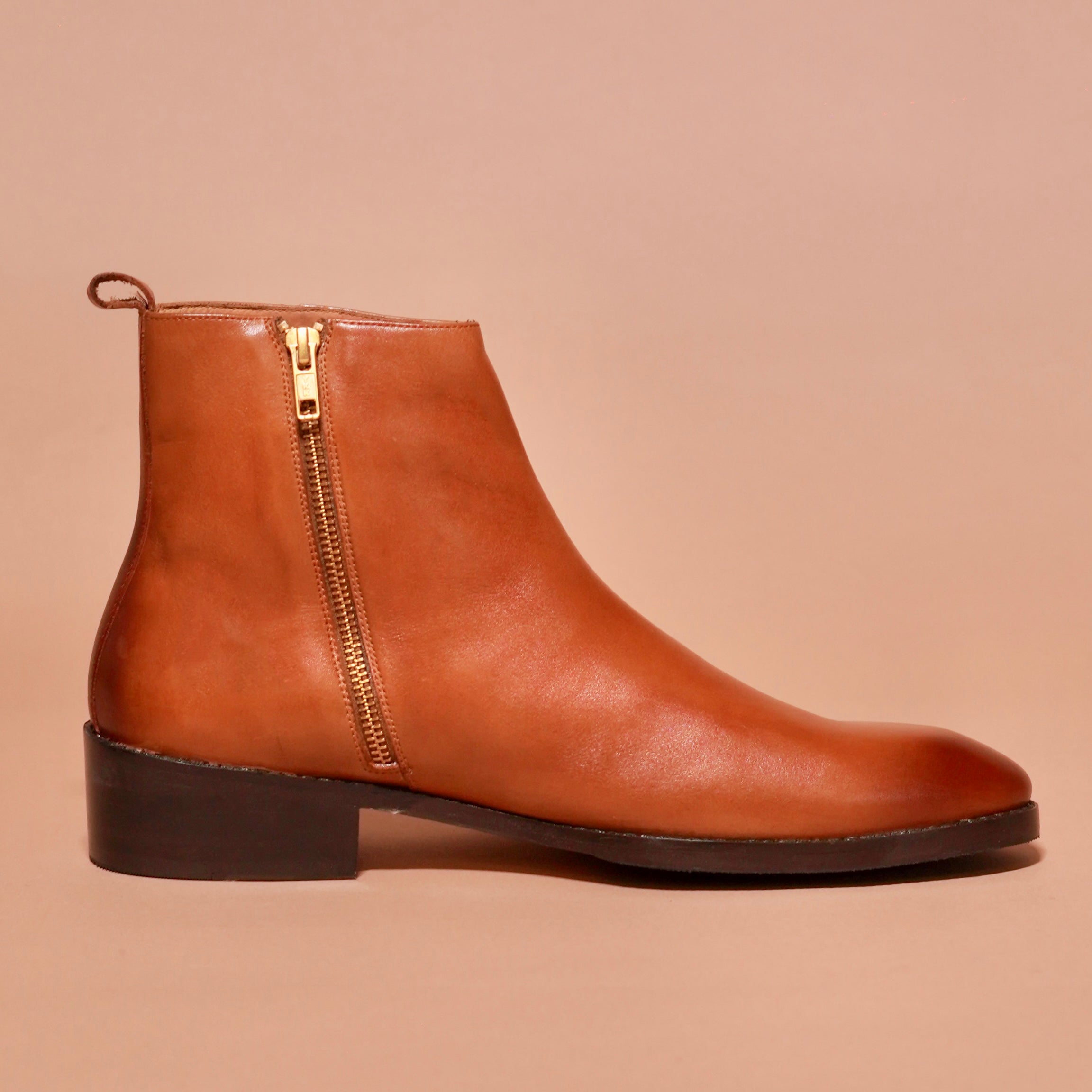 Side view of Sprazzo Cubano Tanino showing burnished toe and Cuban heel
