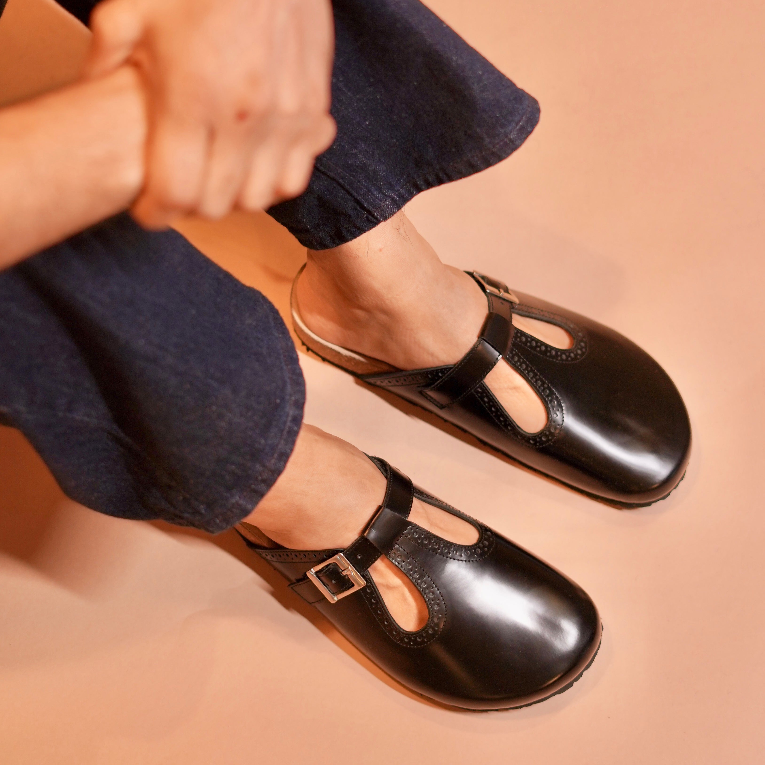 Top view of Hoffler Corko Caro with strap and buckle