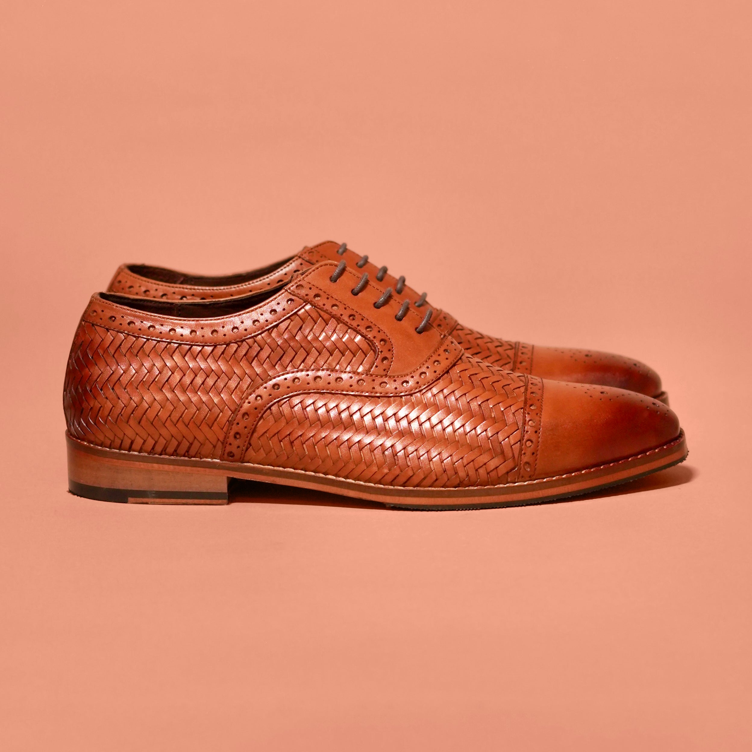 Capto Tesso Bruno | Tan dual-toned woven leather Oxfords