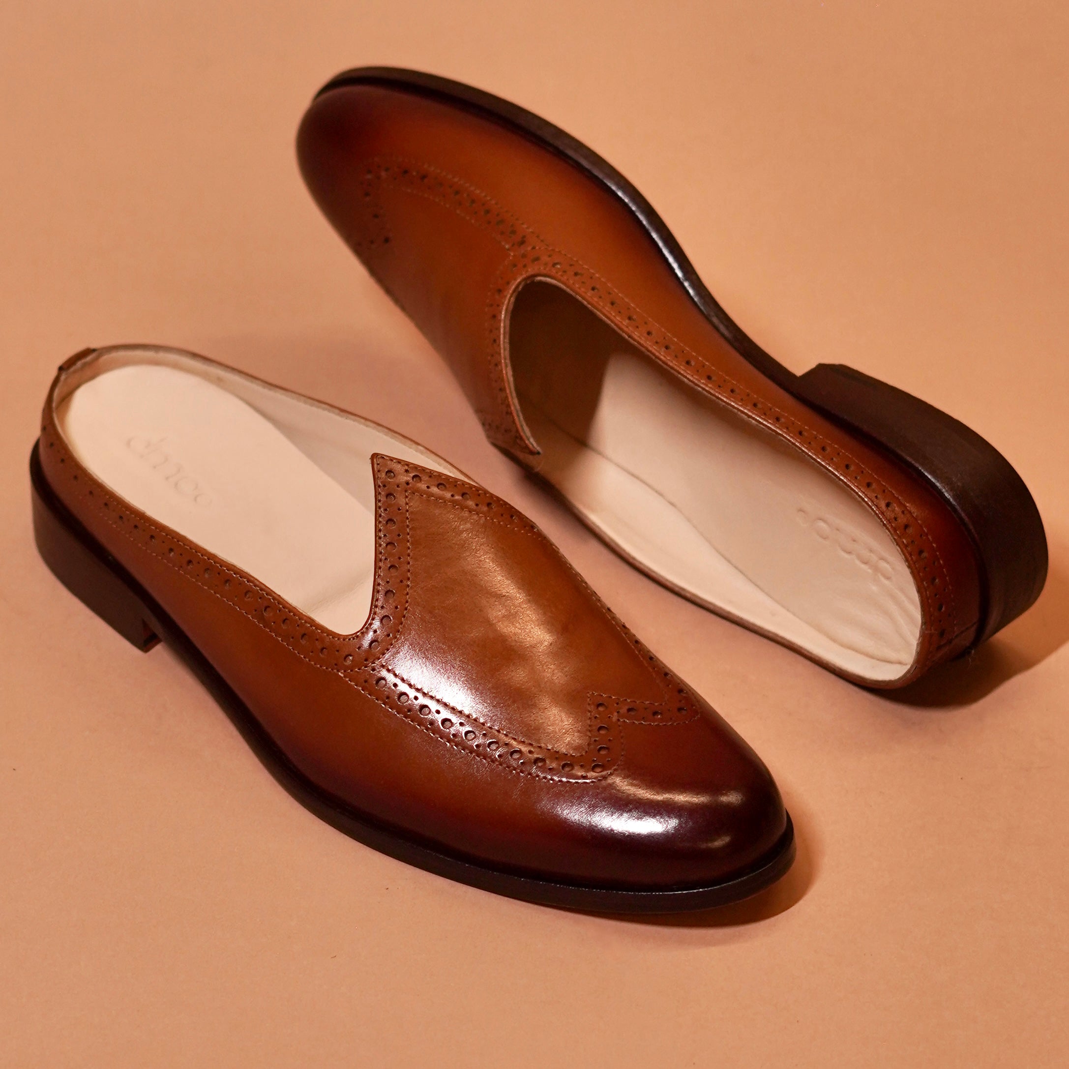 Traditional mojri with wingtip design
