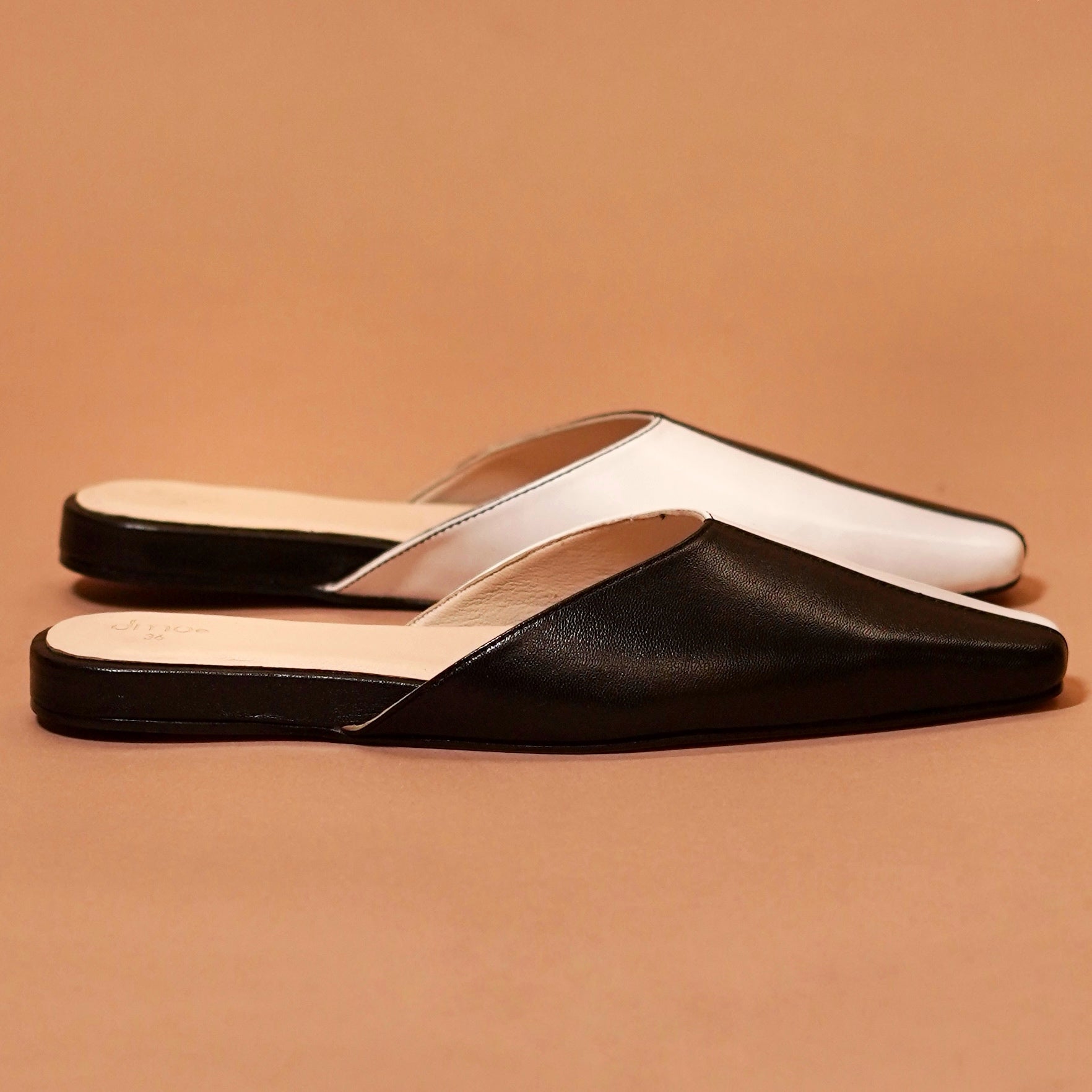 Square-toe dual-tone mule design