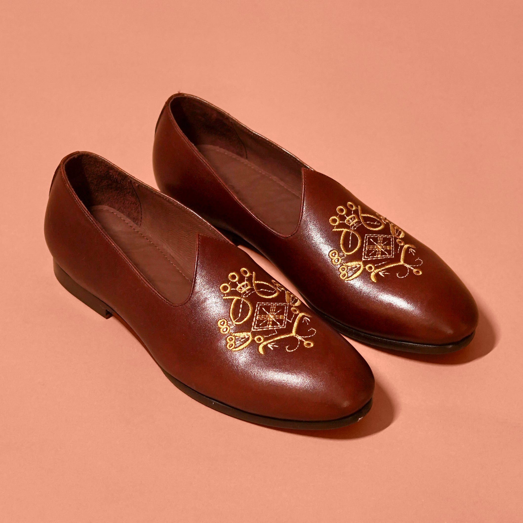 Ethnico Ricamo Bruno | Embroidered brown leather mojris