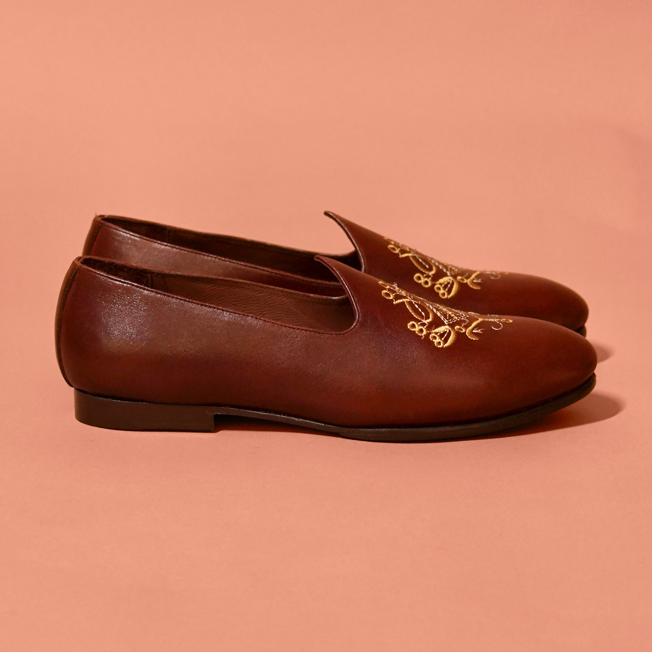 Ethnico Ricamo Bruno | Embroidered brown leather mojris