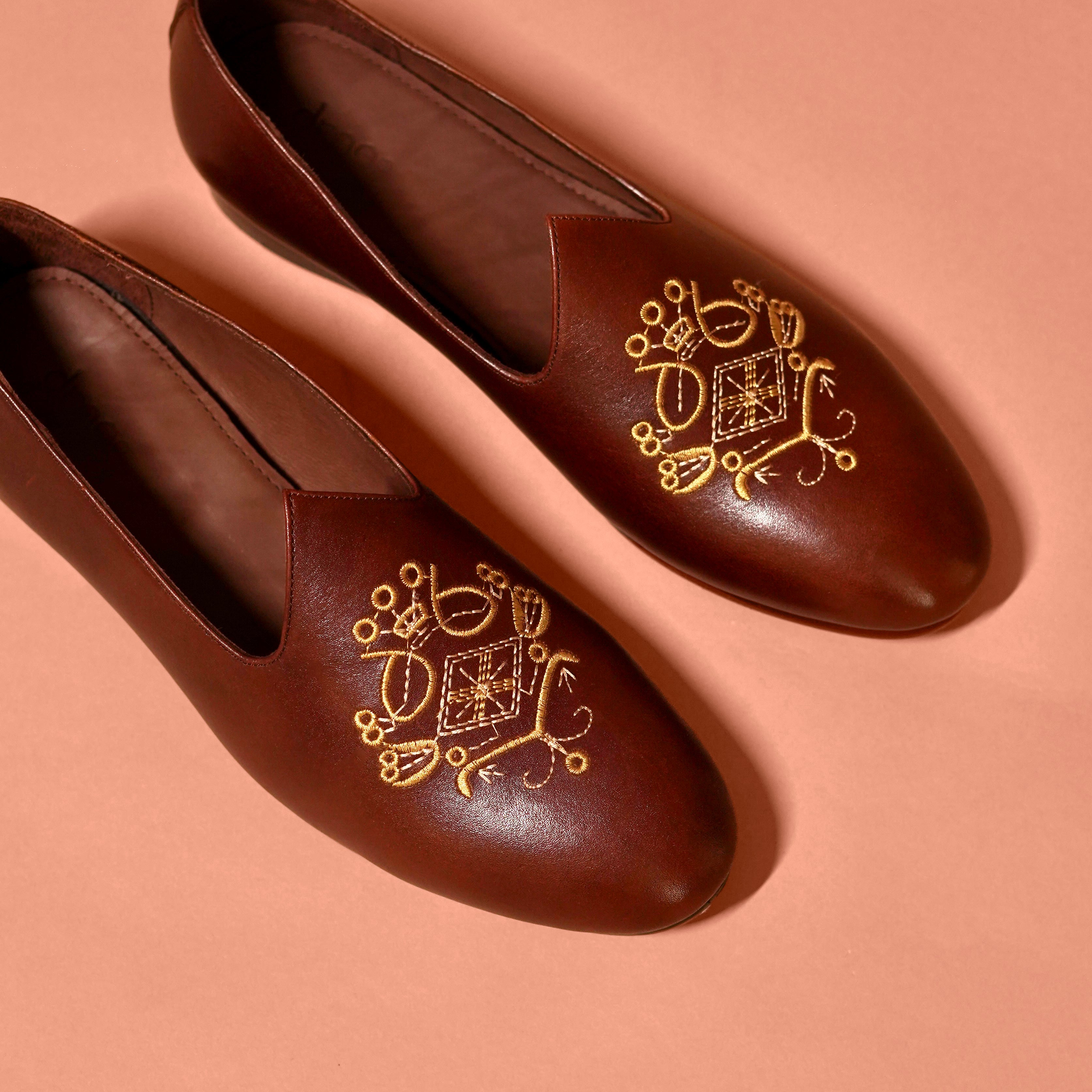 Ethnico Ricamo Bruno | Embroidered brown leather mojris