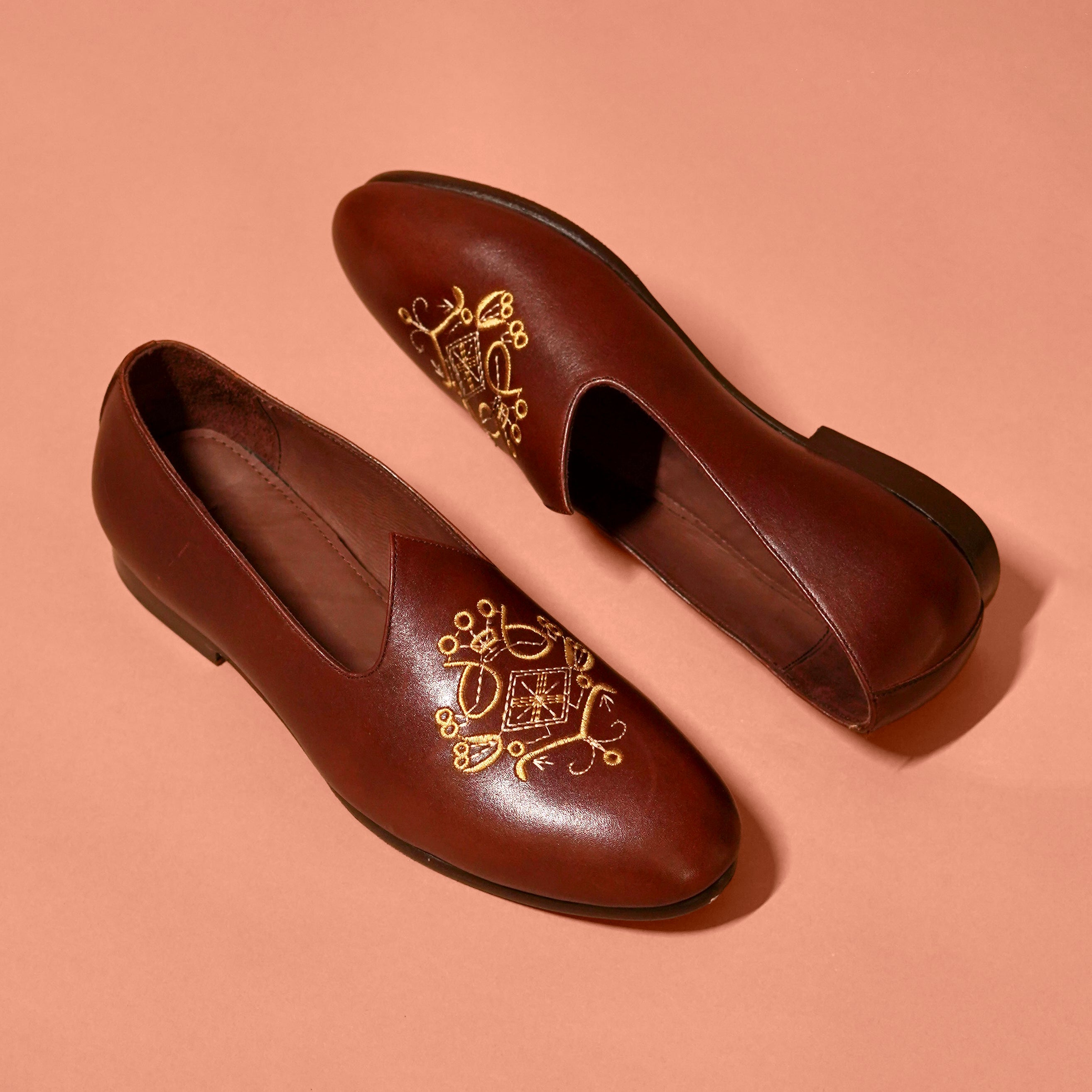 Ethnico Ricamo Bruno | Embroidered brown leather mojris