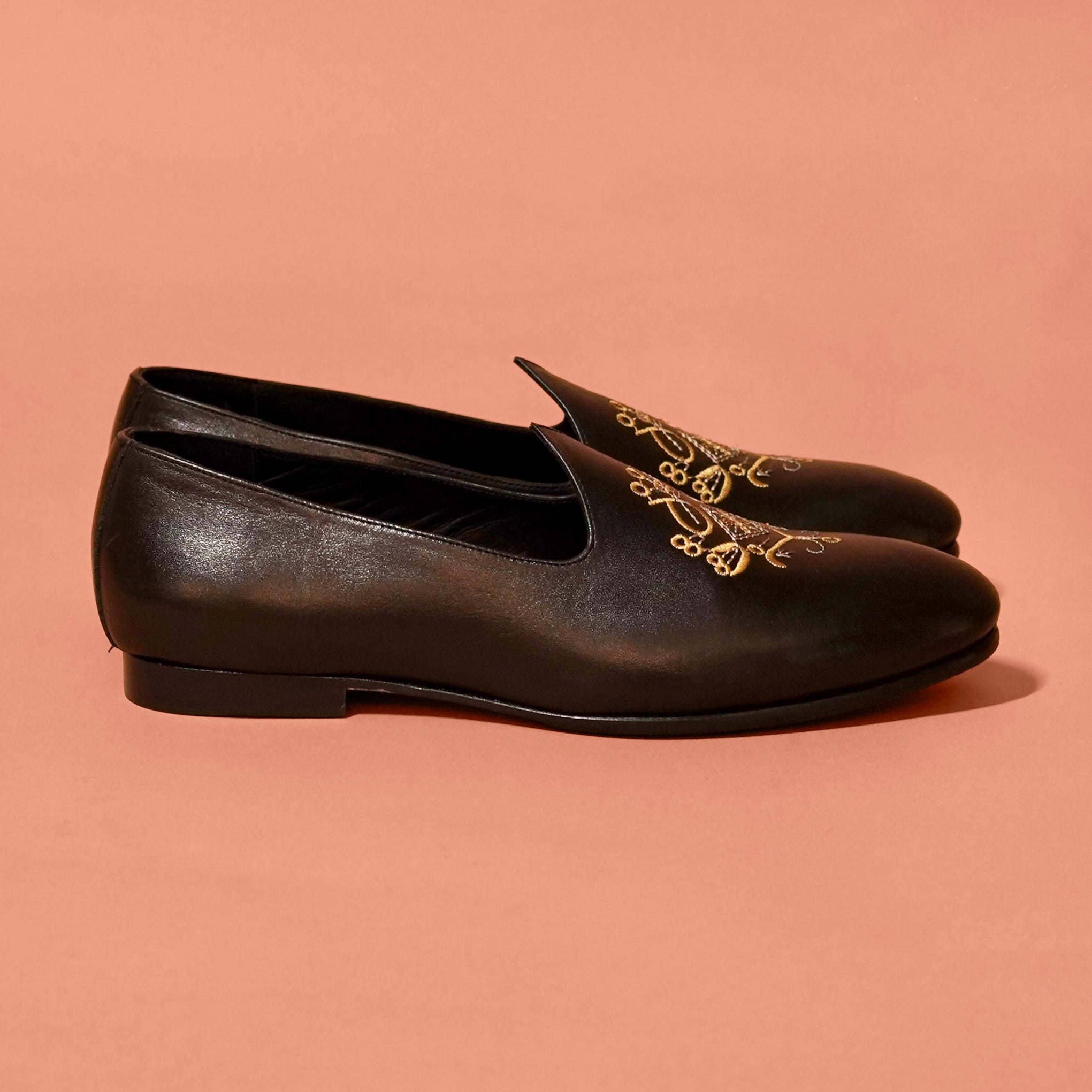 Ethnico Ricamo Nero | Embroidered black leather mojris