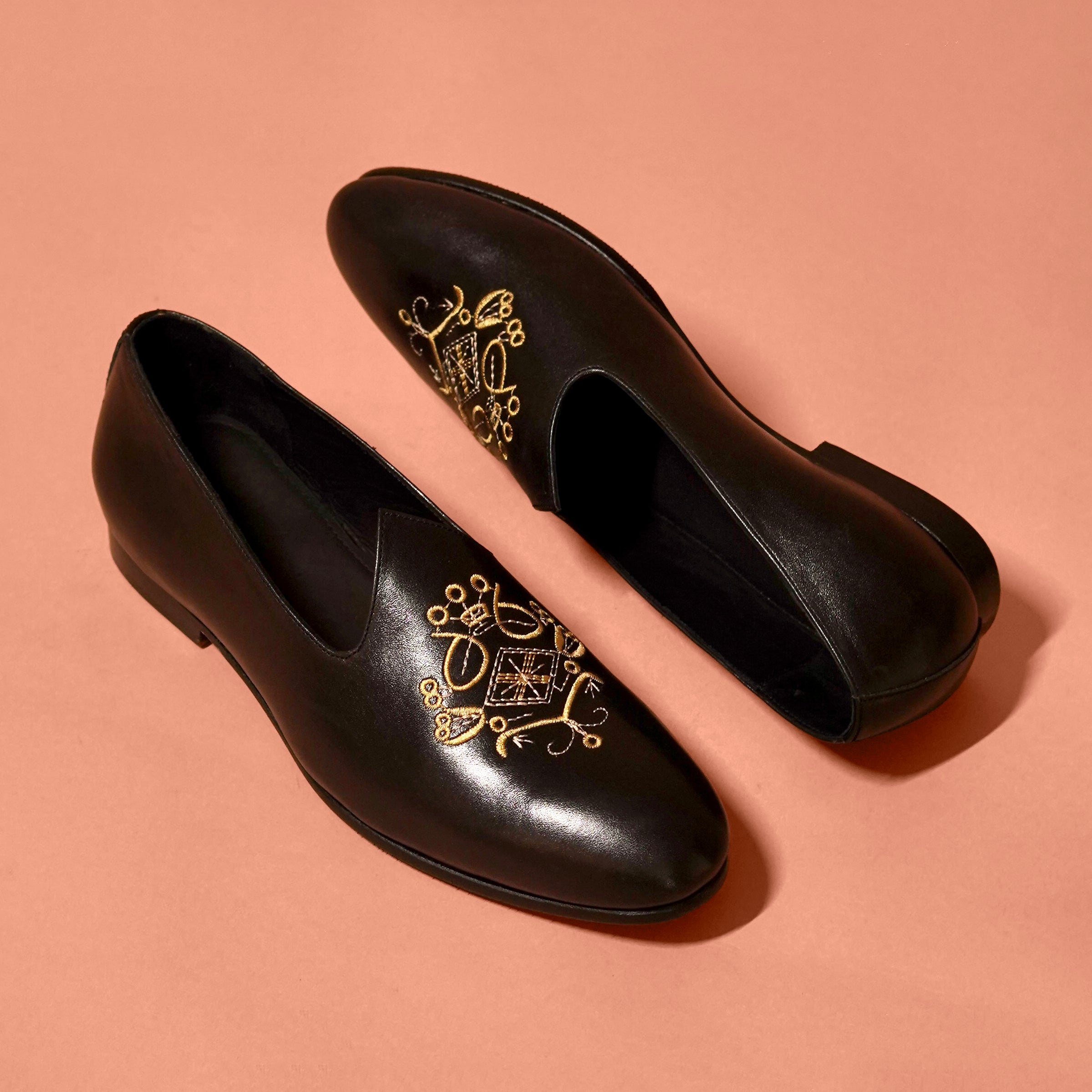 Ethnico Ricamo Nero | Embroidered black leather mojris
