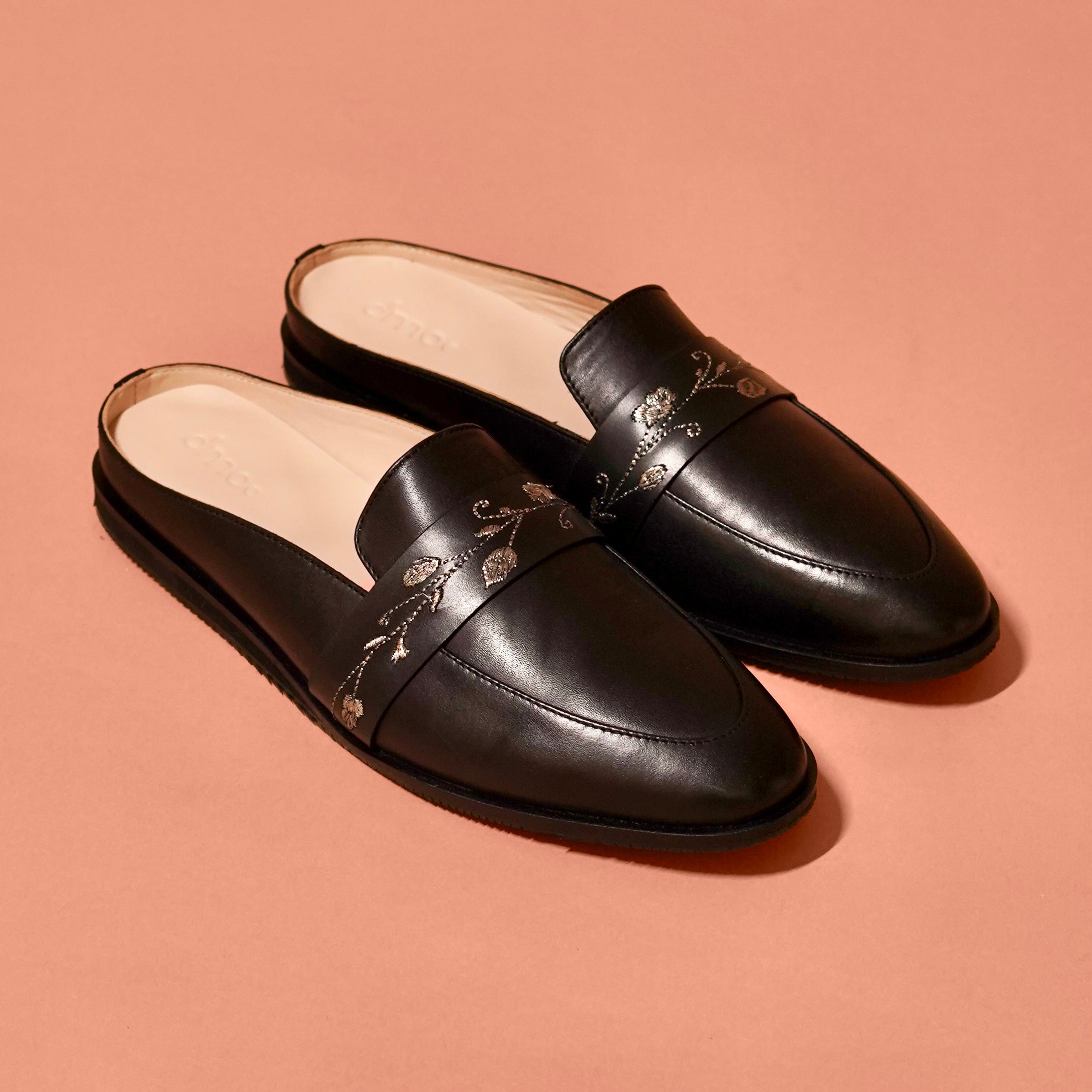 Hoffler Ricamo Nero | Black embroidered leather mules