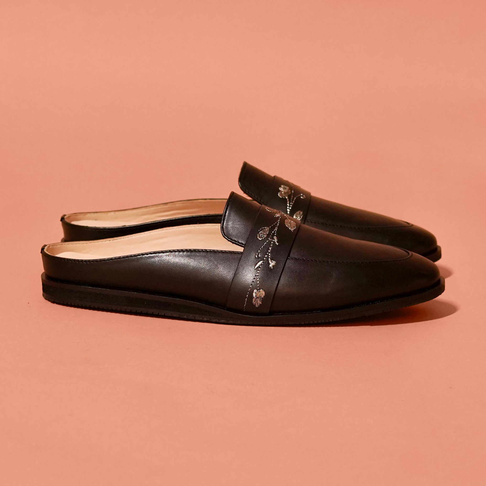 Hoffler Ricamo Nero | Black embroidered leather mules