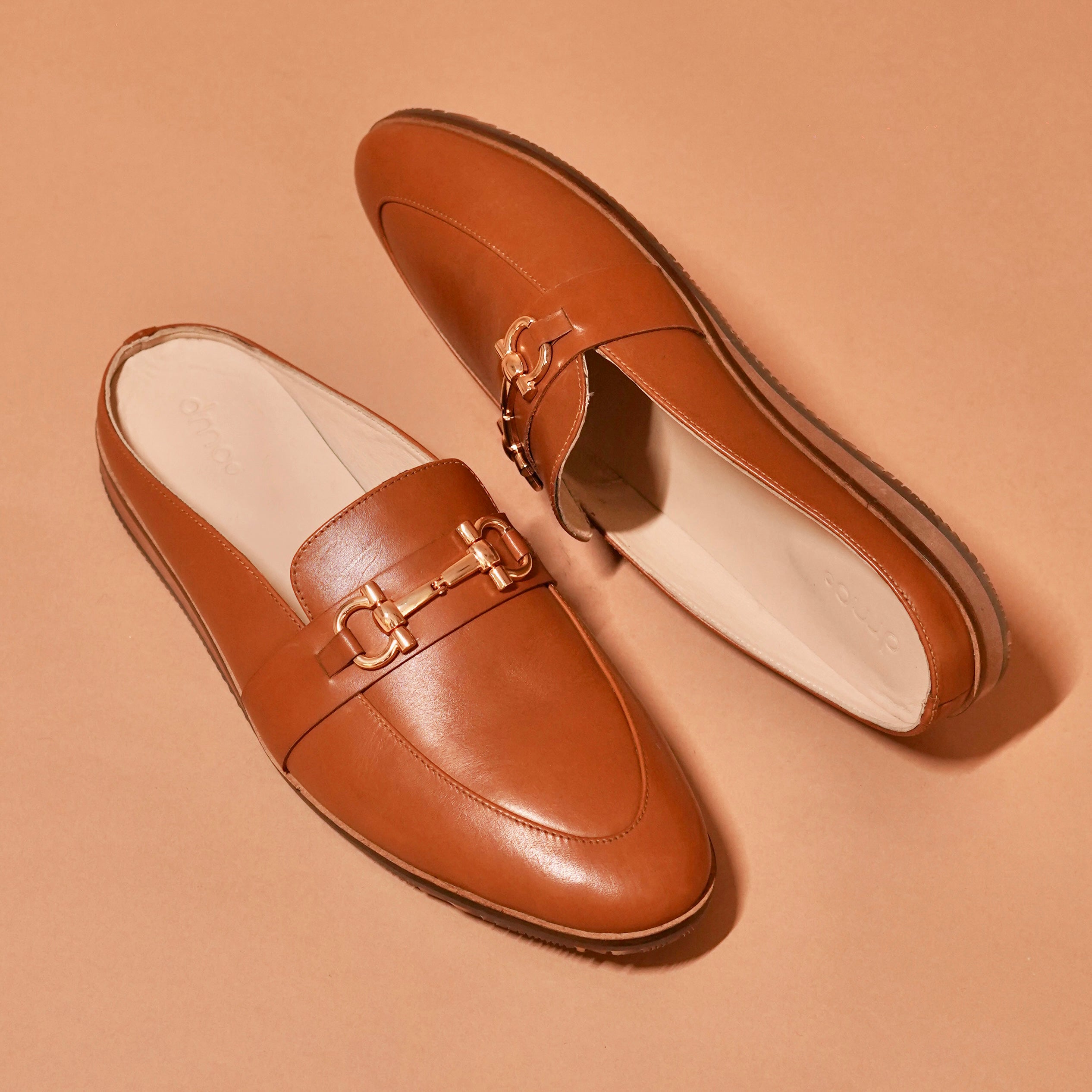 Close-up of premium tan leather and detailing on Hoffler Fibio Marrone