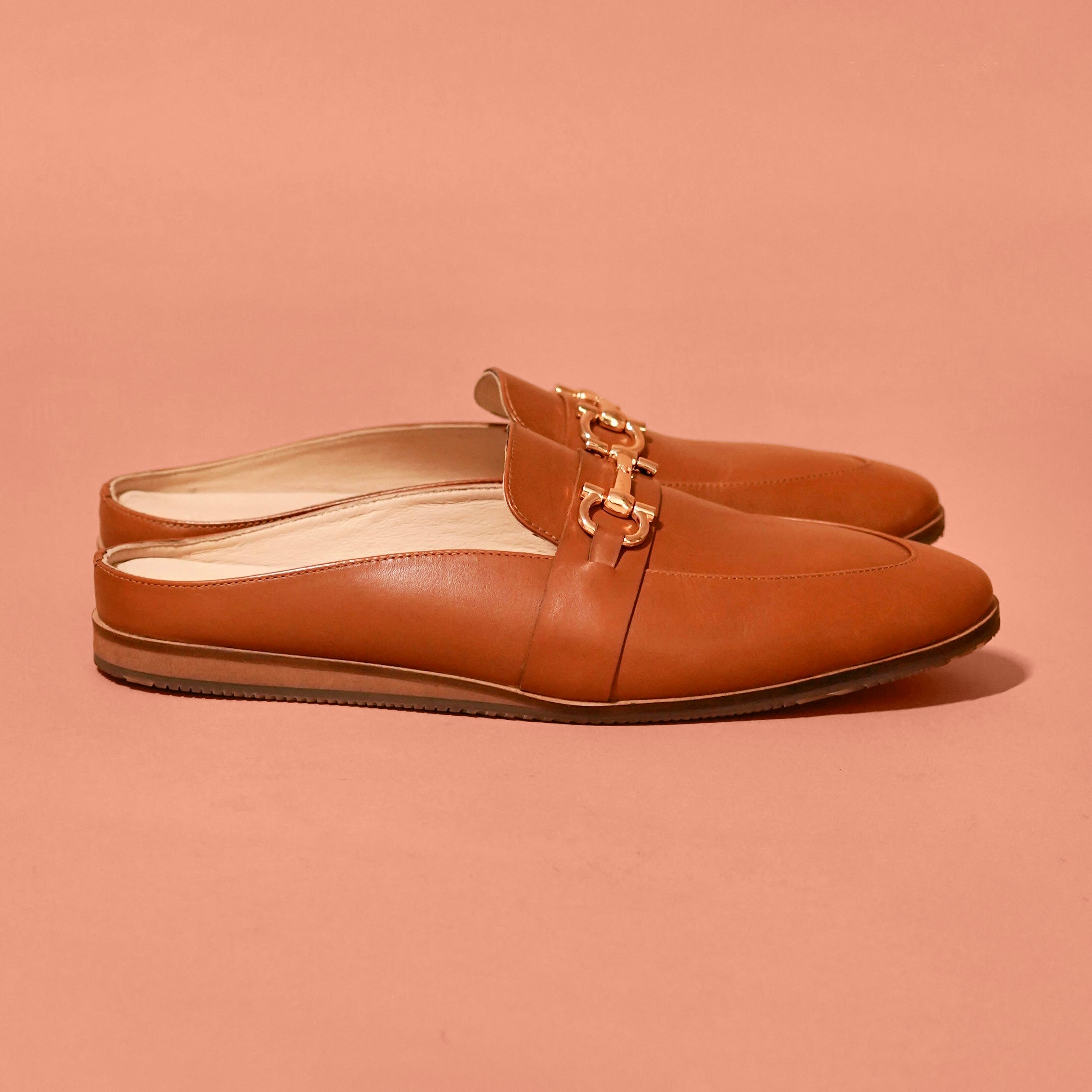 Hoffler Fibio Marrone | Tan horsebit buckle leather mules