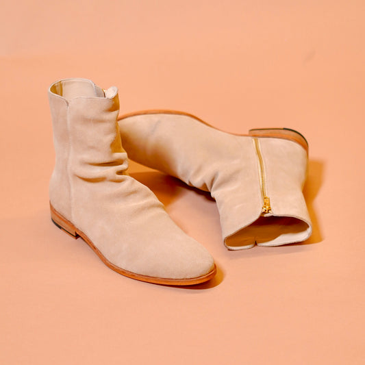 Side zipper suede boots