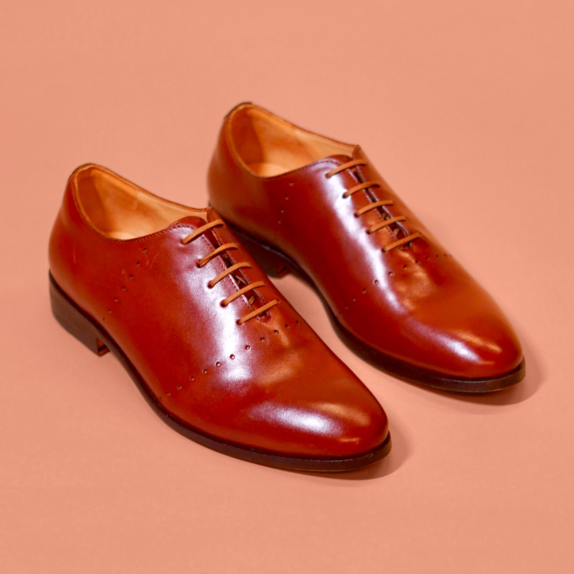 Netto | Dark Tan leather Oxfords with minimal detail