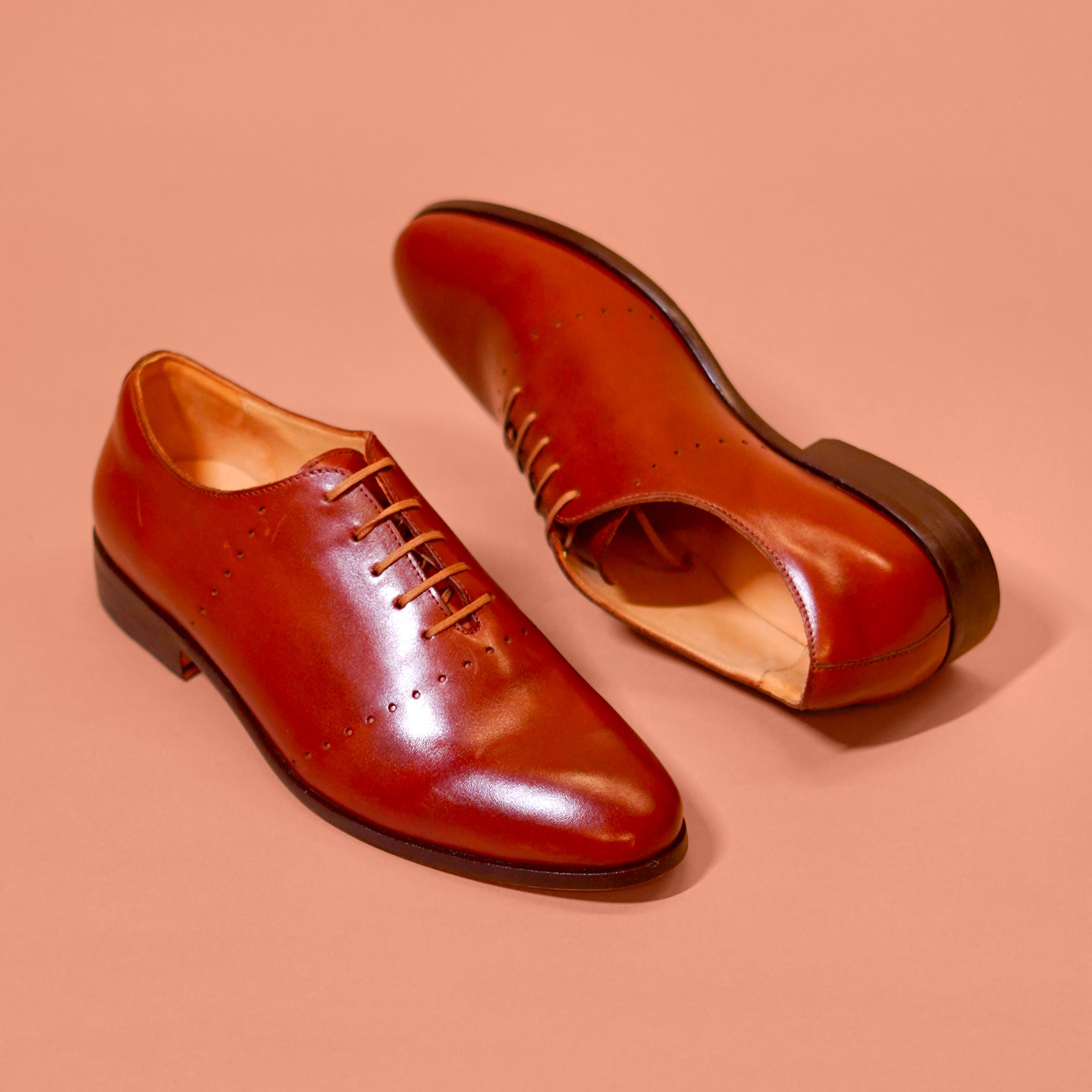 Netto | Dark Tan leather Oxfords with minimal detail