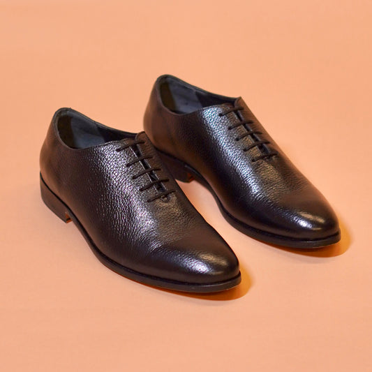 Black textured leather formal shoes for men