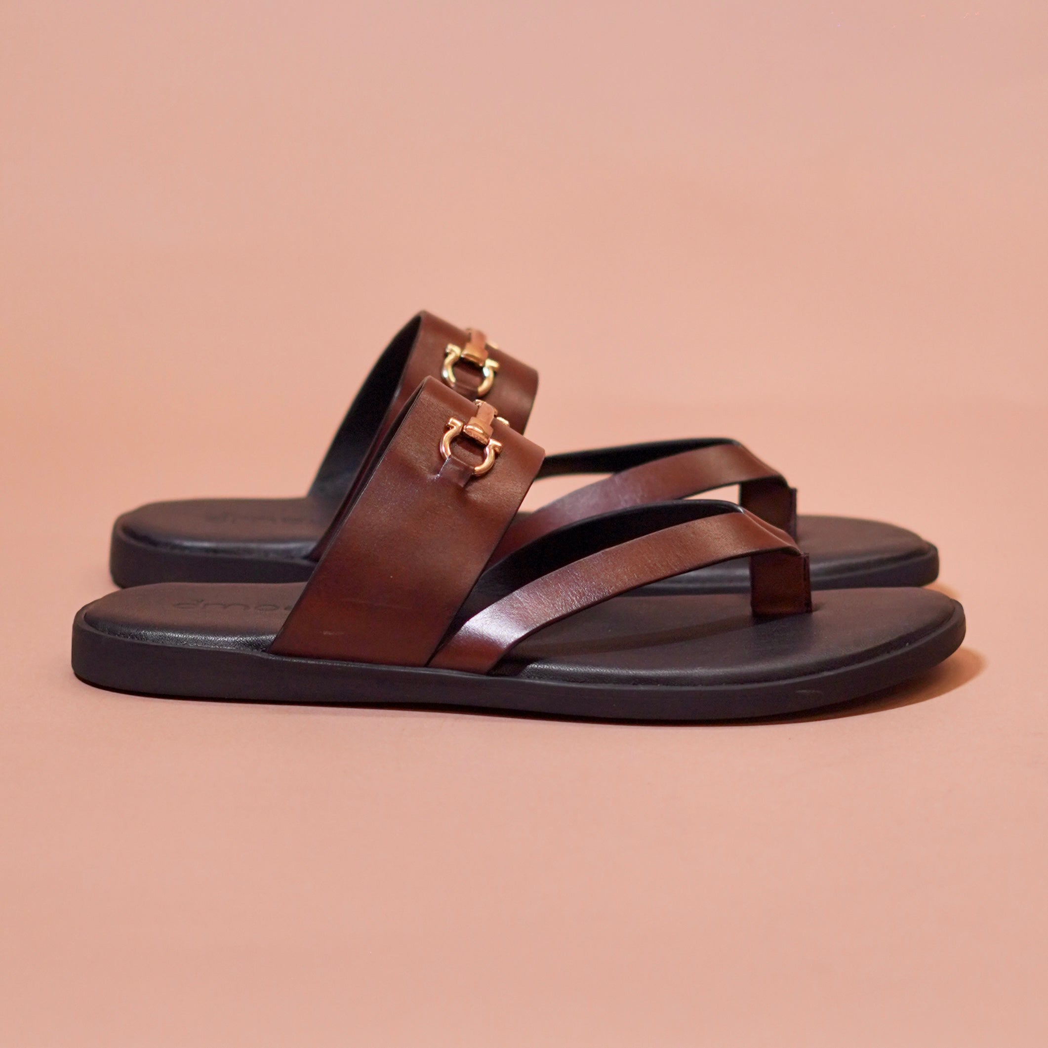 Pelle Fibio Bruno | Brown horsebit buckle leather chappals