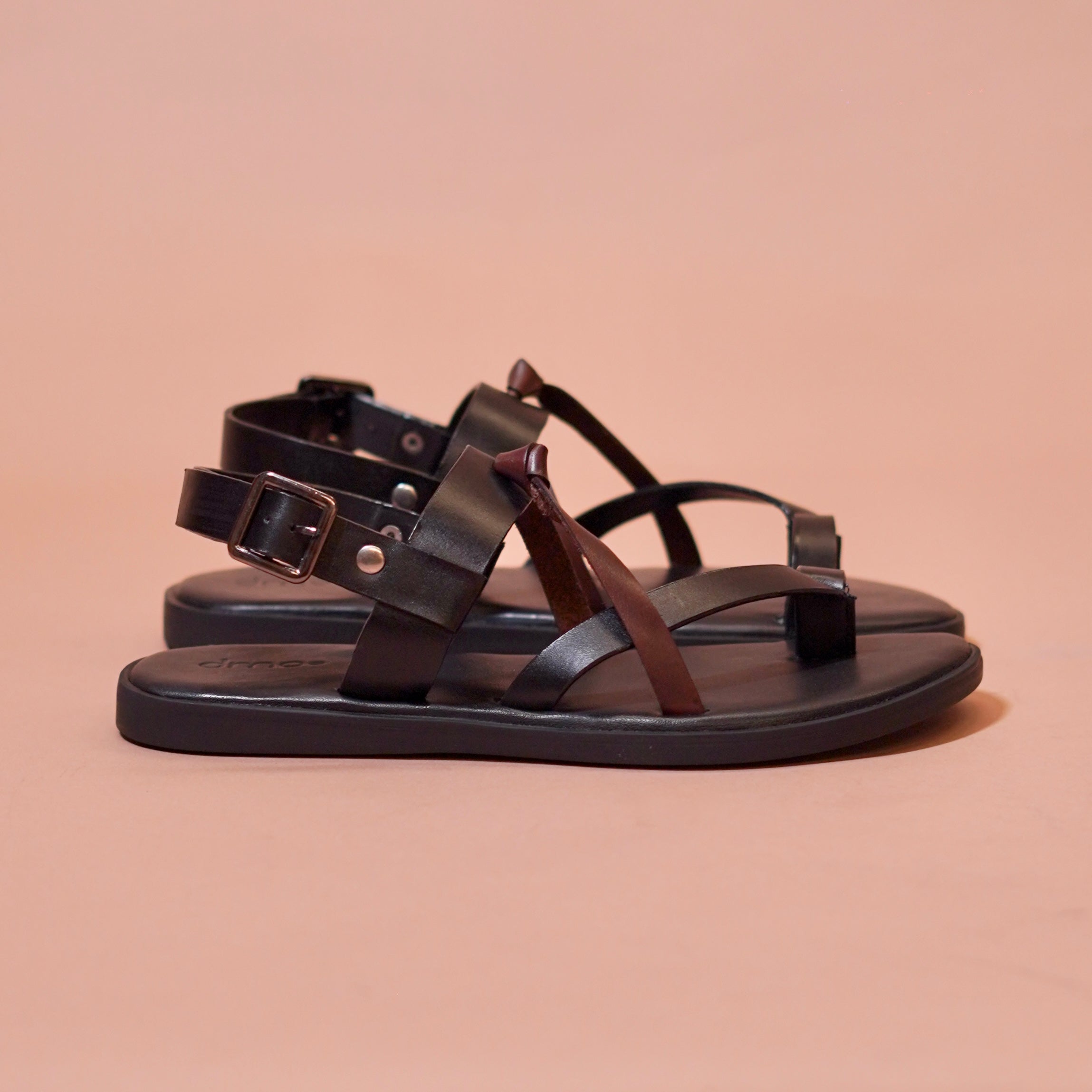 Pelle Nera | Classic black leather sandals