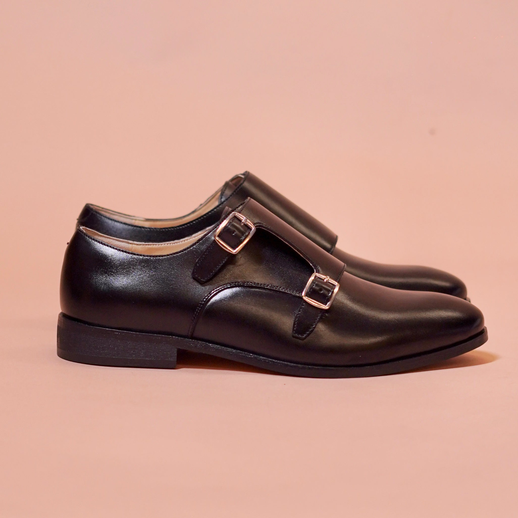 Domo Nera | Classic double monstrap in leather
