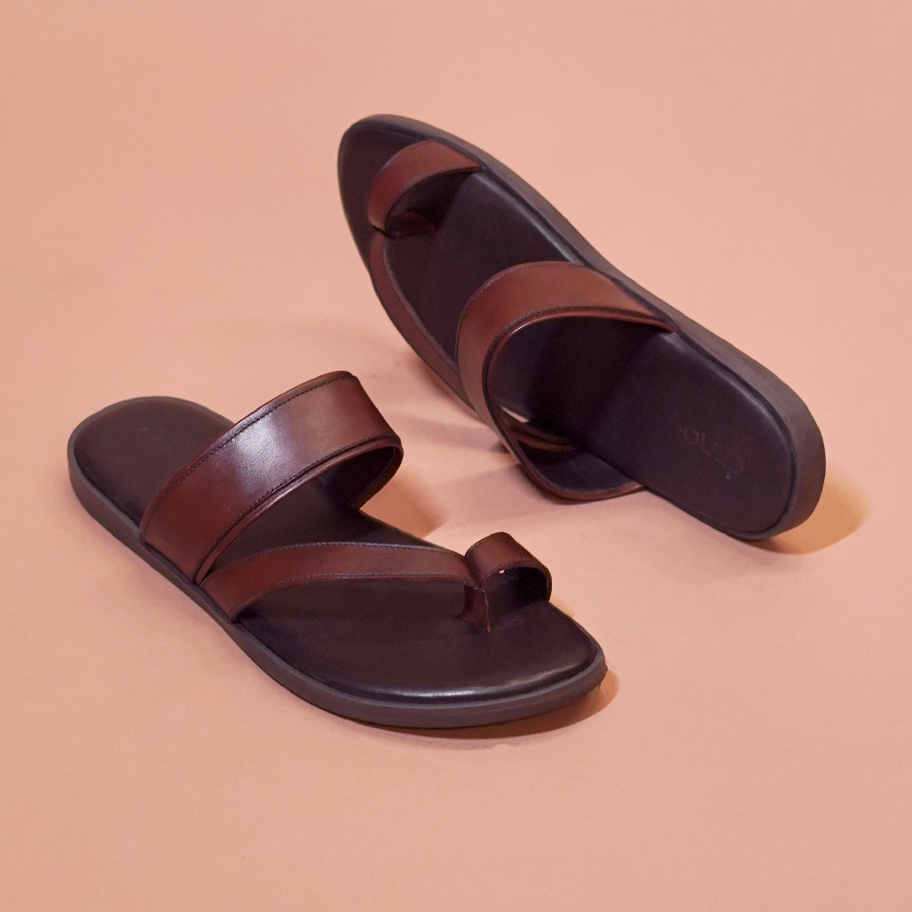 Pelle Francio Marrone | Brown leather sandals with toe-loop