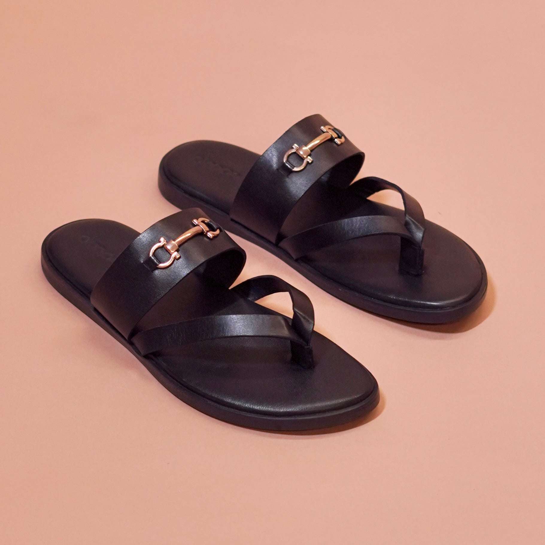 Pelle Fibio | Horsebit buckle leather chappals