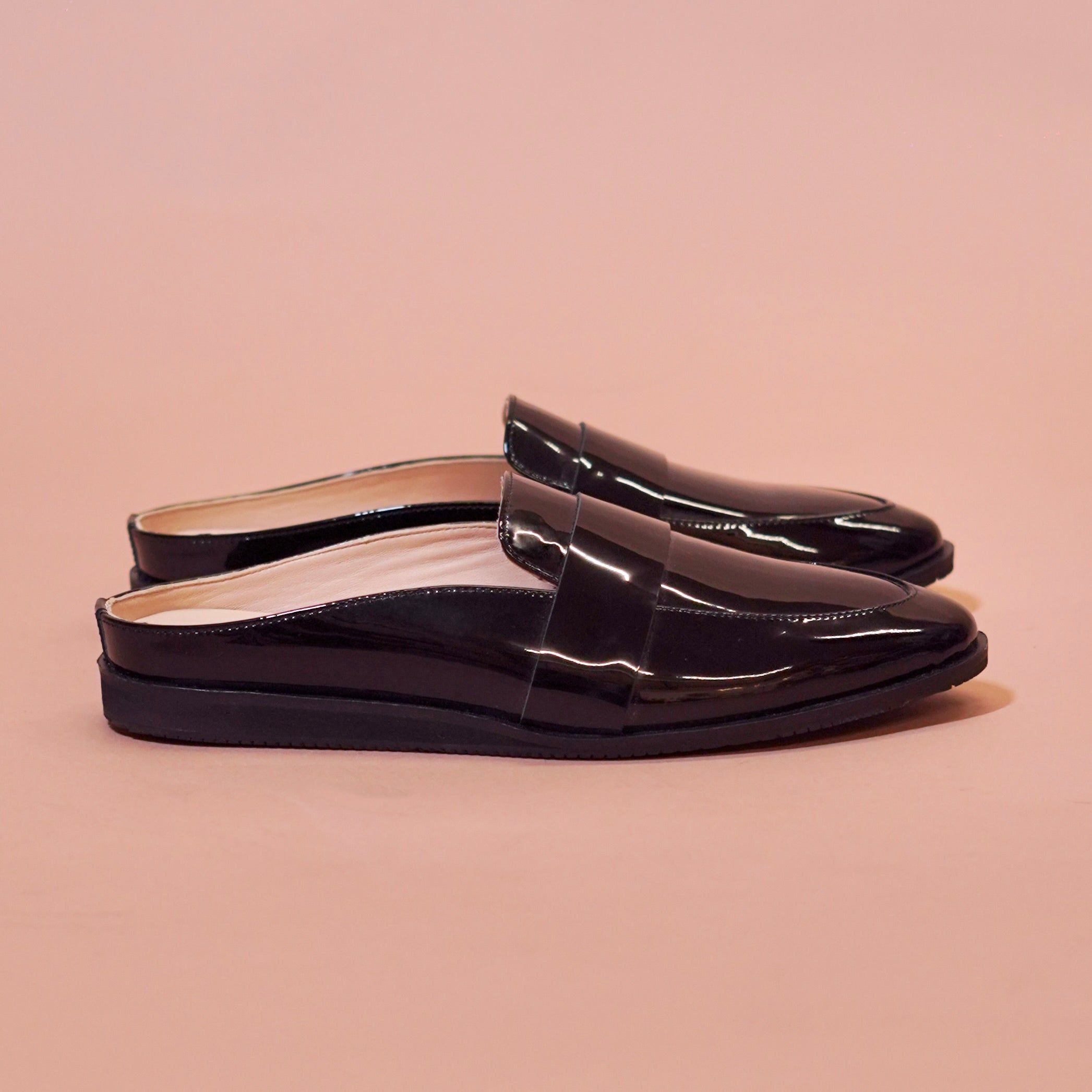 Hoffler Lustro | Black patent leather mules