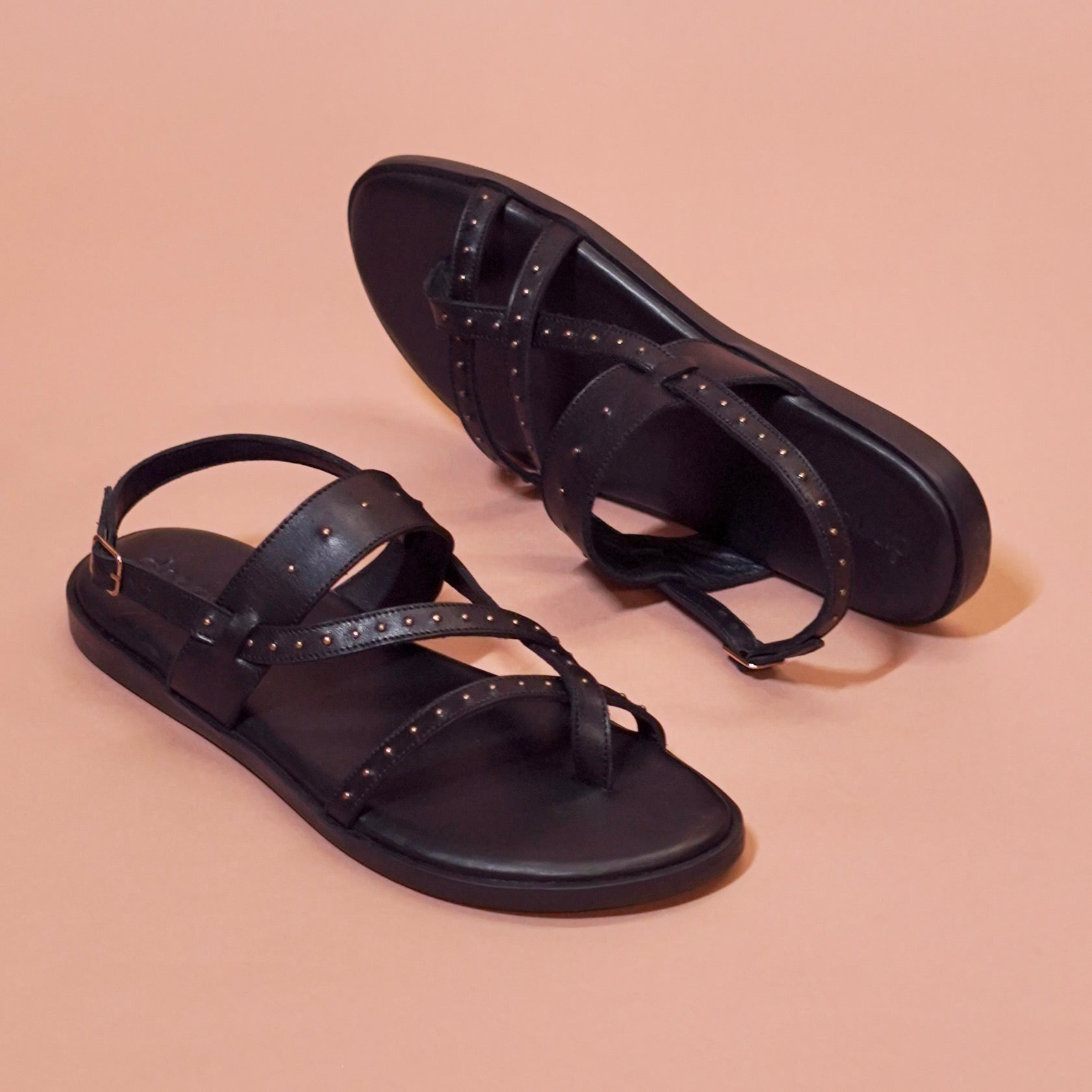 Pelle Nero Riveto | Black full-grain leather sandals