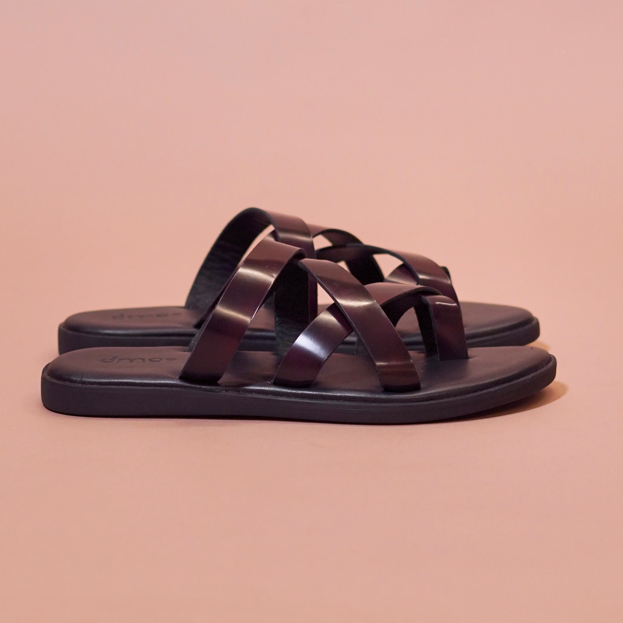 Pelle Borgogno | Cherry and black gatsby leather chappal