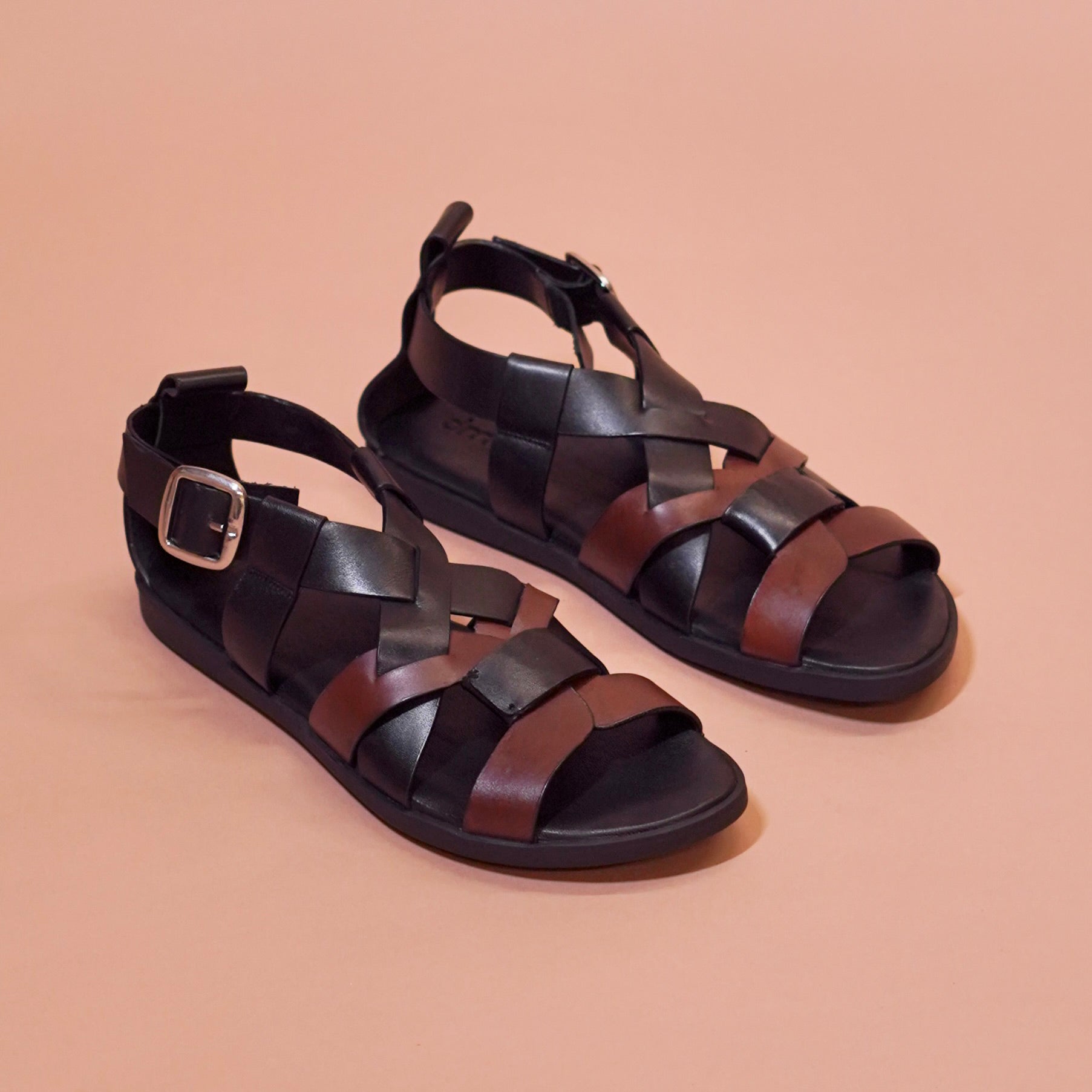 Pelle Nero Marrone | Brown and black gladiator inspired leather sandal