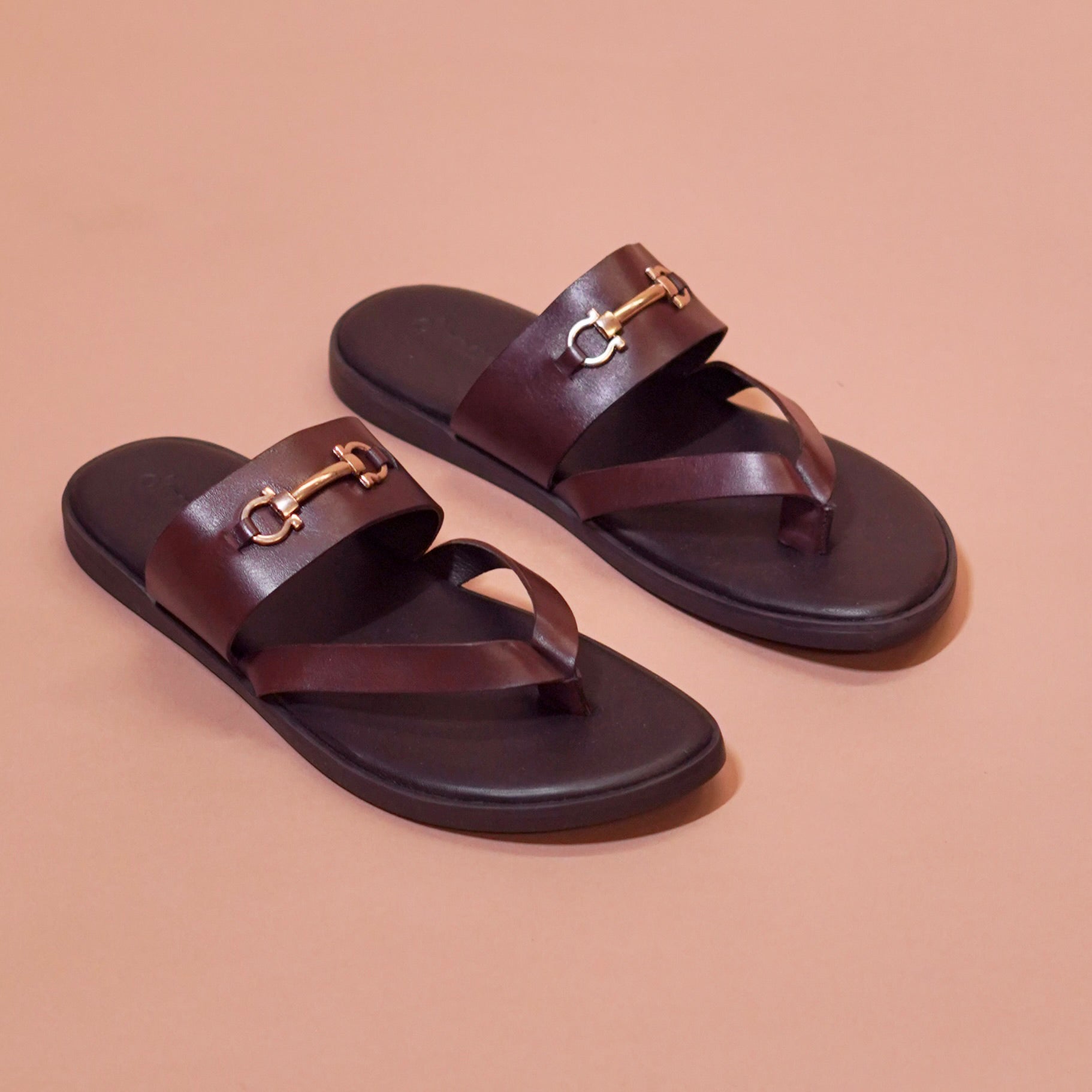 Pelle Fibio Marrone | Brown and golden leather chappals