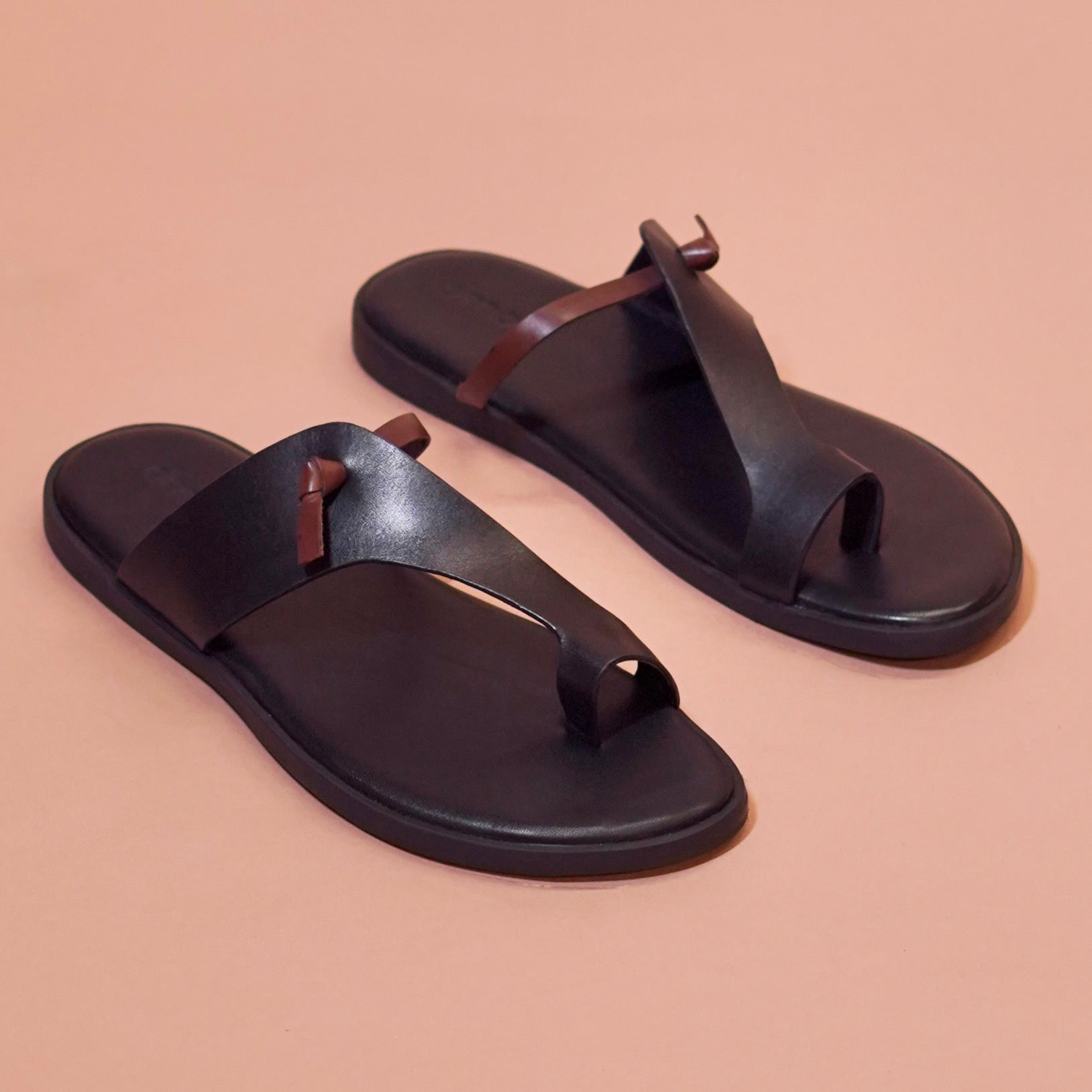 Pelle Mino | Classic brown and black leather chappals