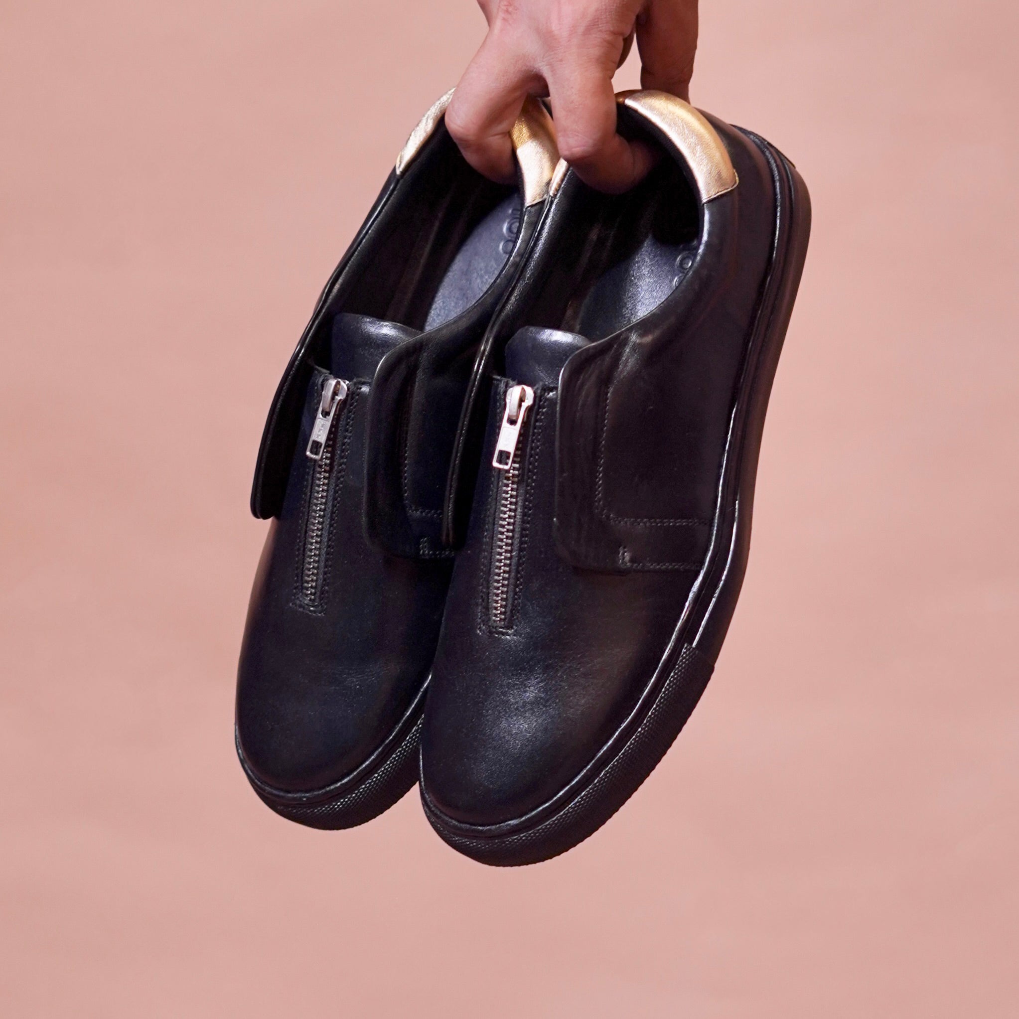 Pigro Nero | Black and gold zip-up leather sneakers