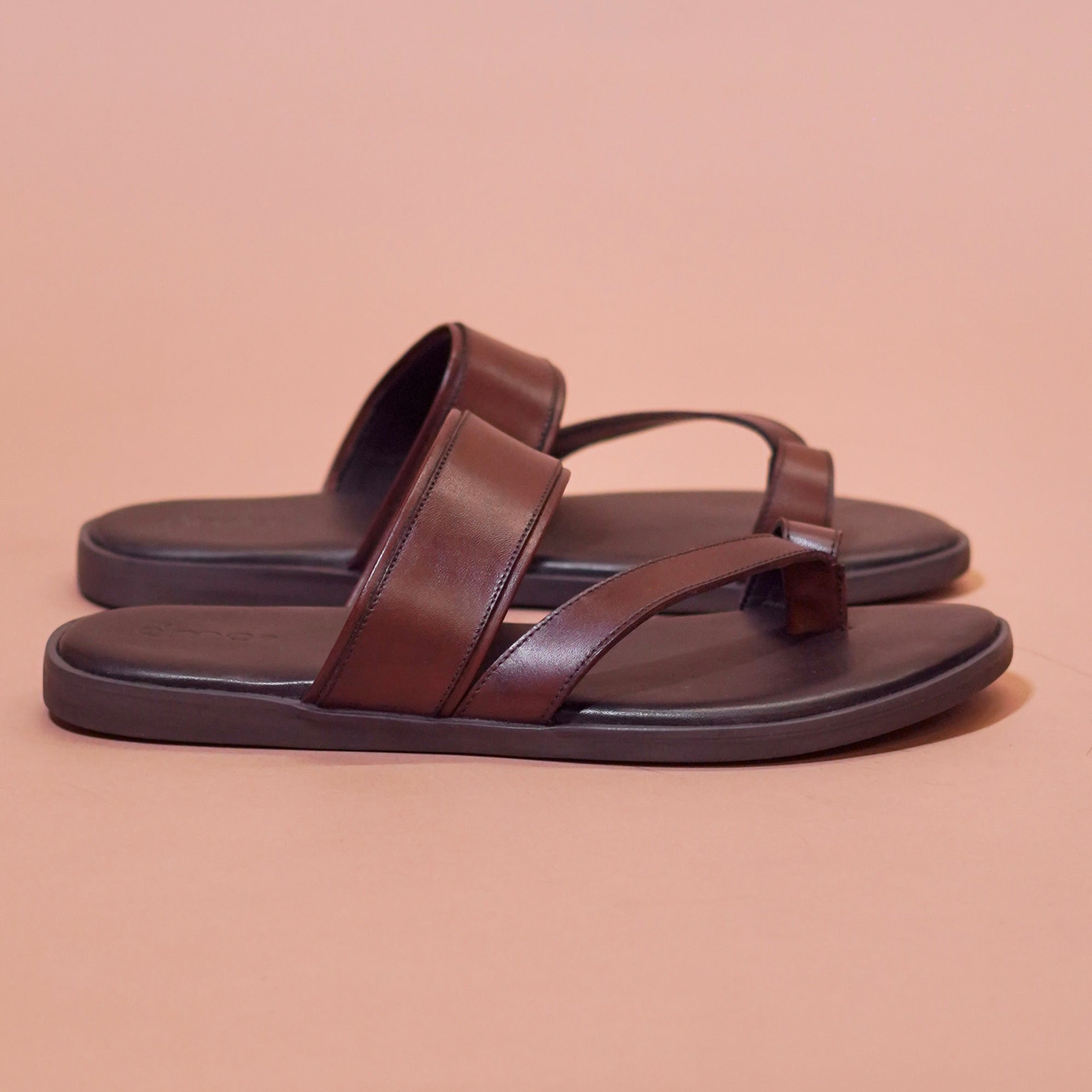 Pelle Francio Marrone | Brown leather sandals with toe-loop