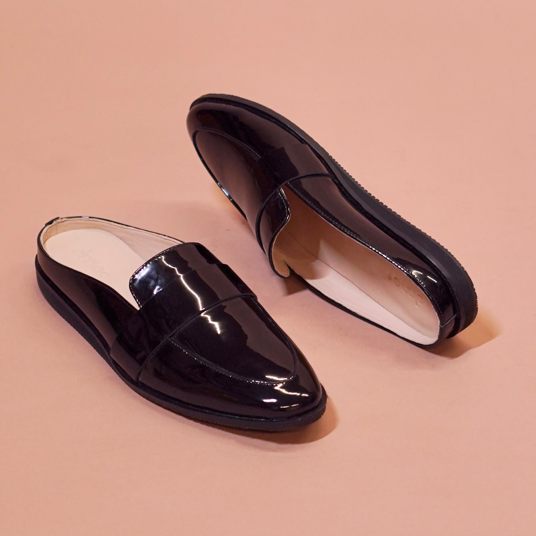 Hoffler Lustro | Black patent leather mules