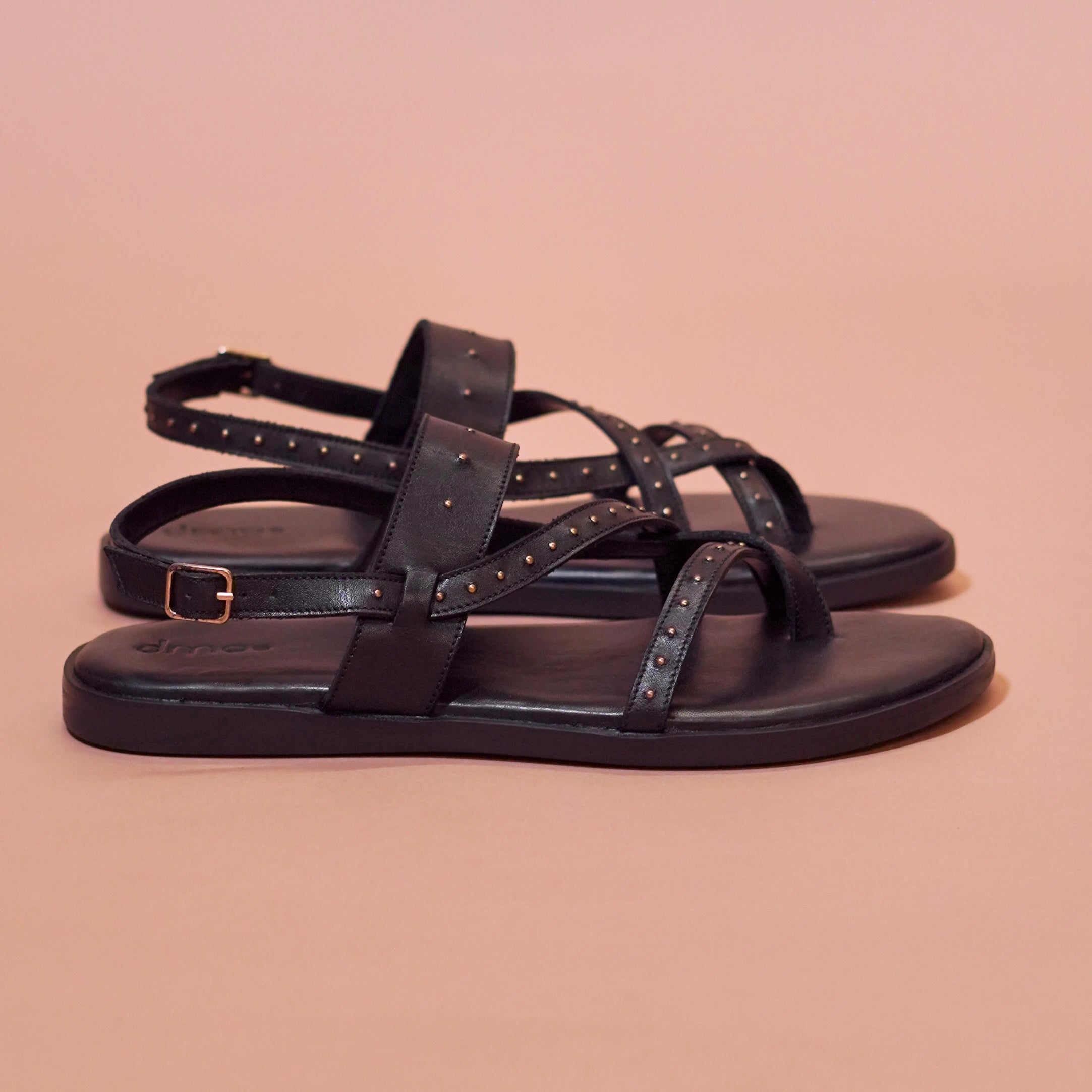 Pelle Nero Riveto | Black full-grain leather sandals