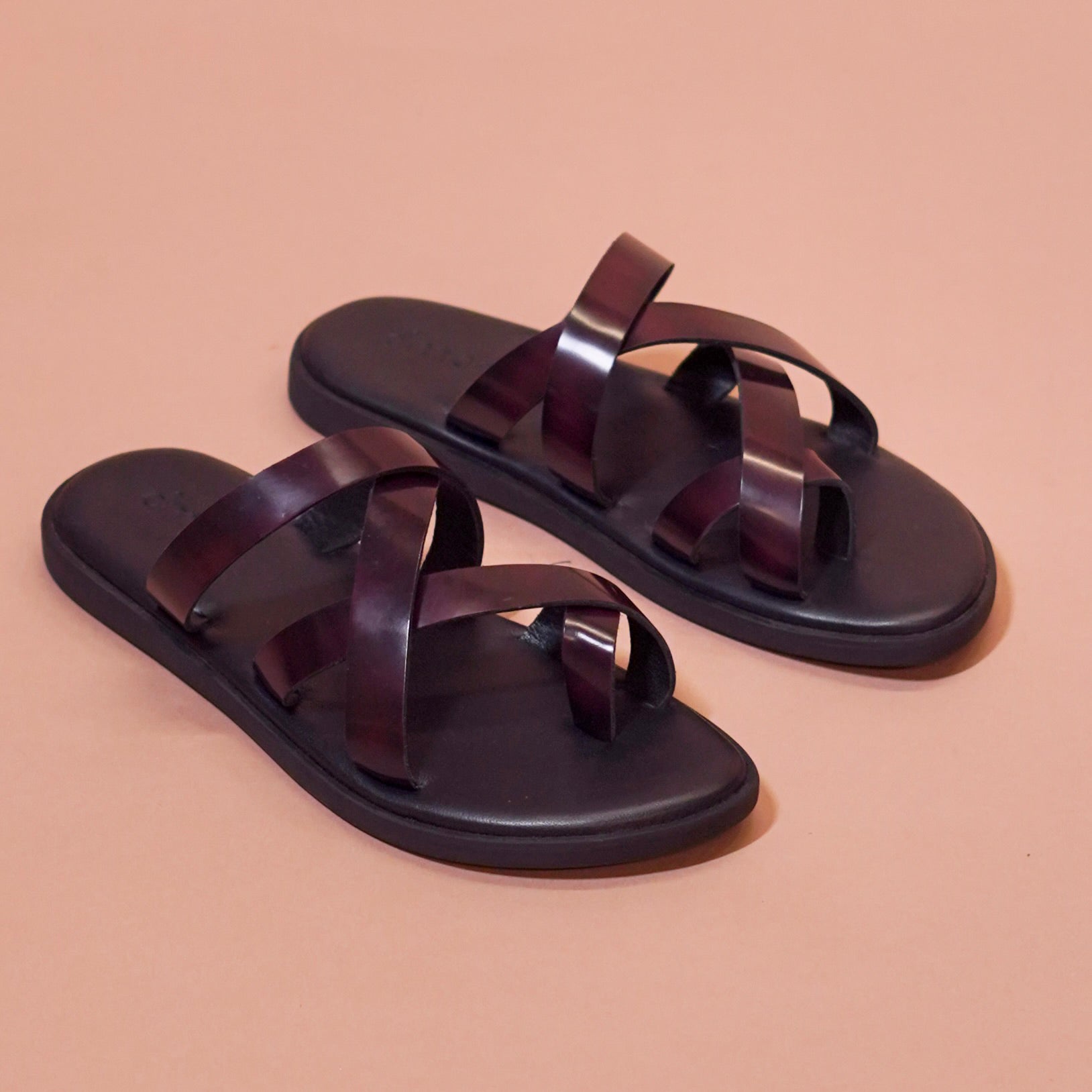 Pelle Borgogno | Cherry and black gatsby leather chappal