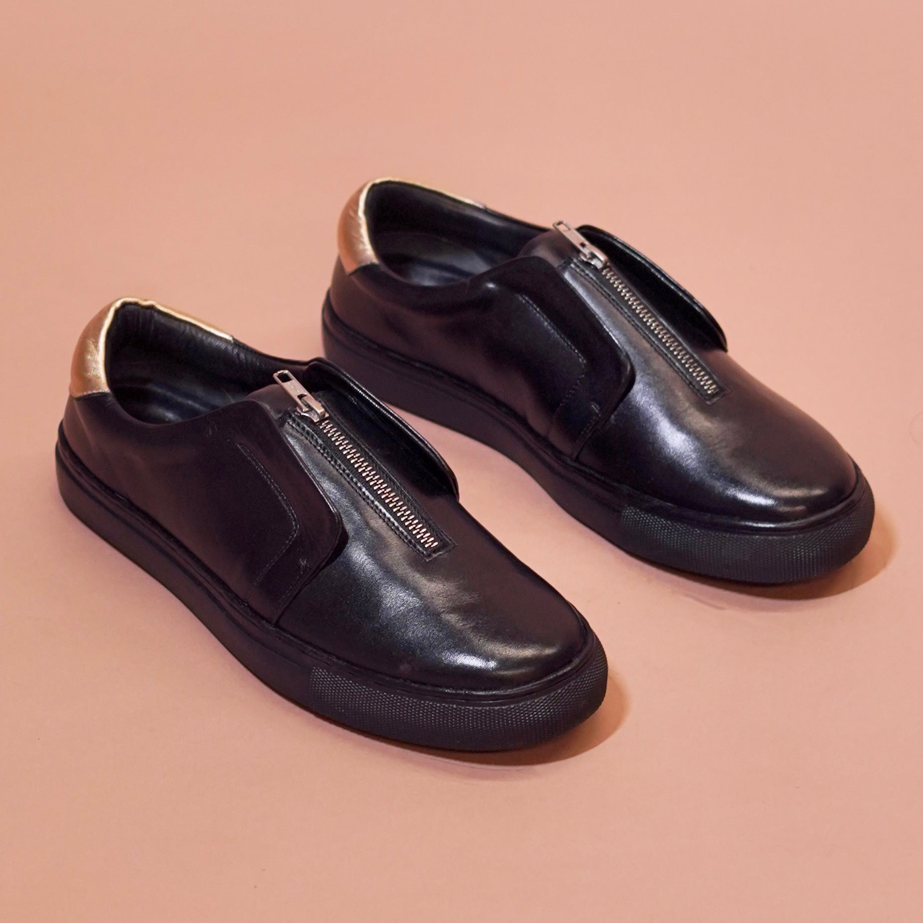Pigro Nero | Black and gold zip-up leather sneakers