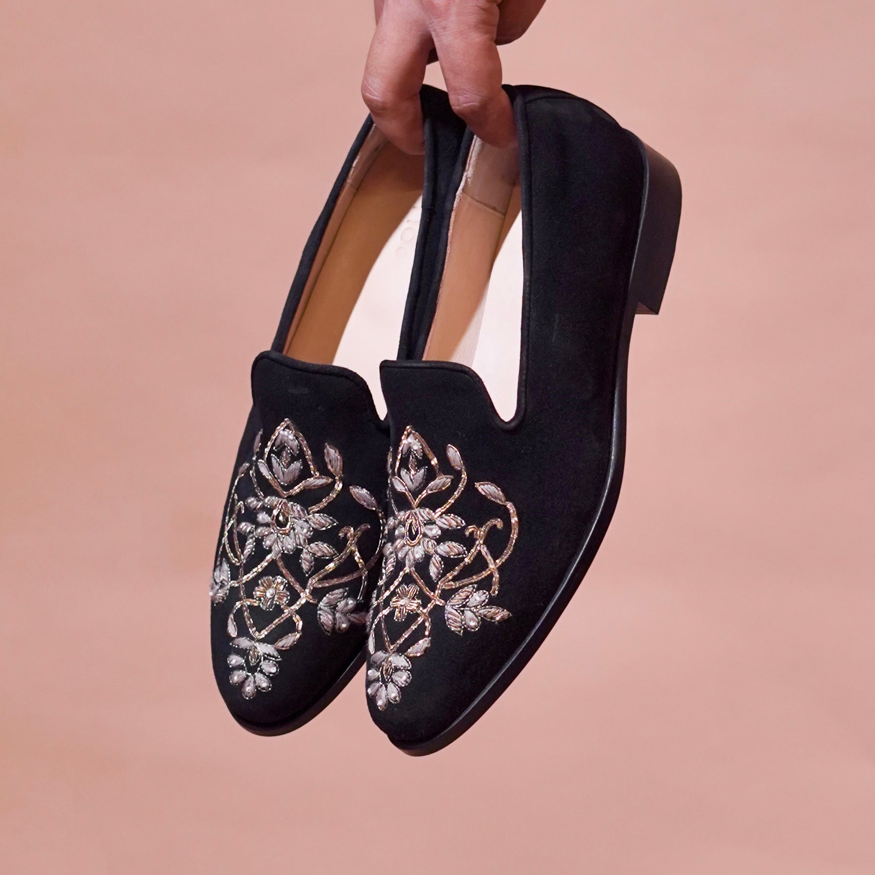 Motivo Nero Zardozo | Black suede zardosi loafers