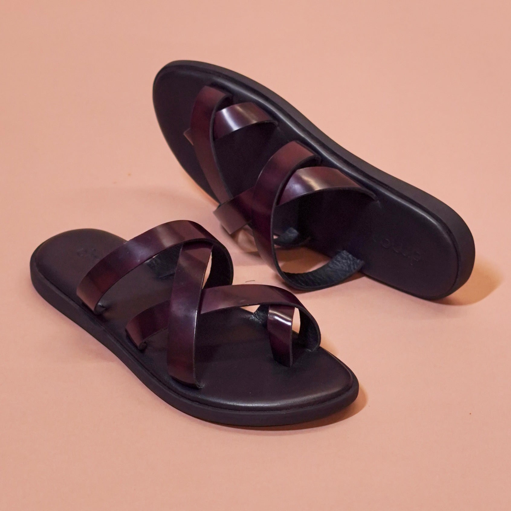 Pelle Borgogno | Cherry and black gatsby leather chappal