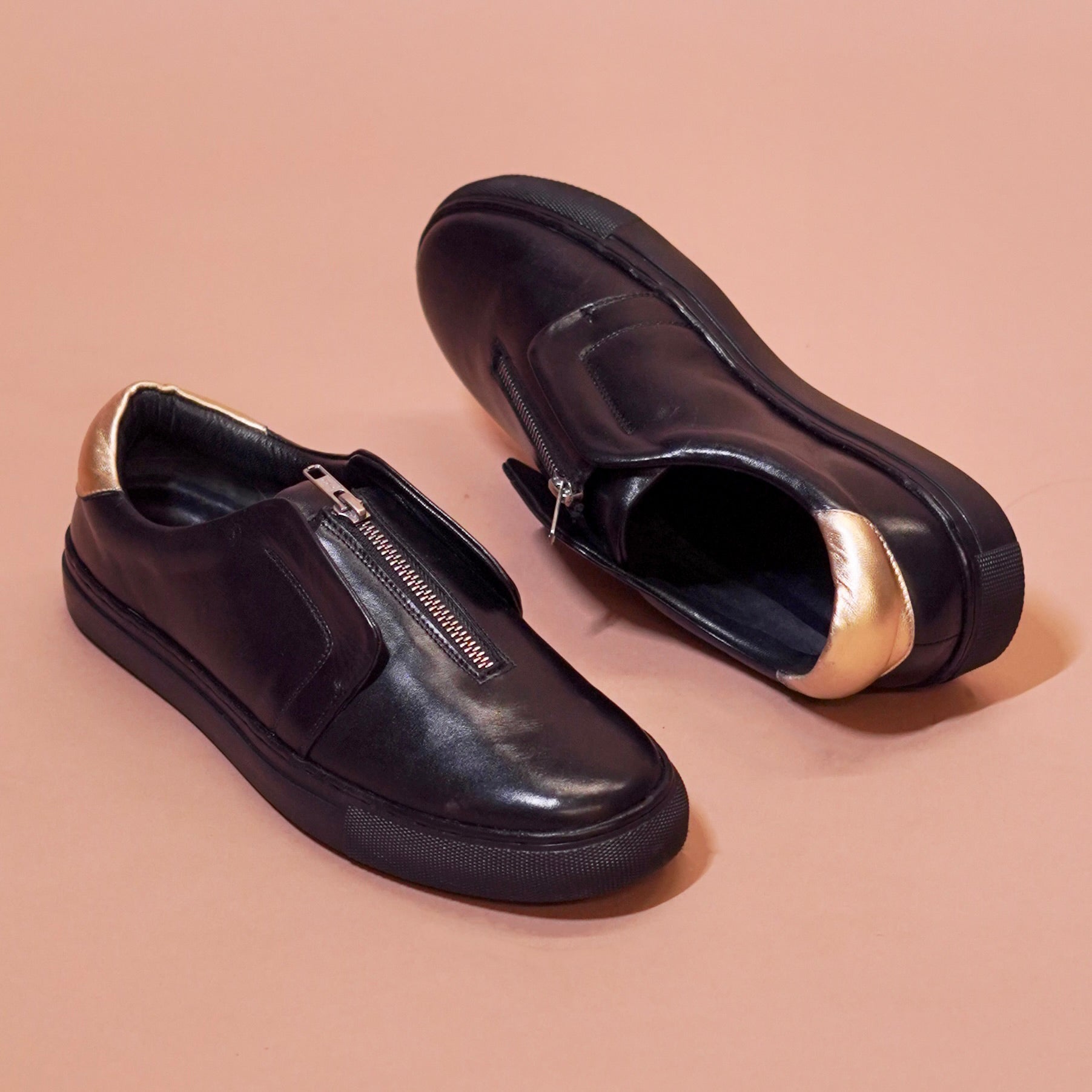 Pigro Nero | Black and gold zip-up leather sneakers