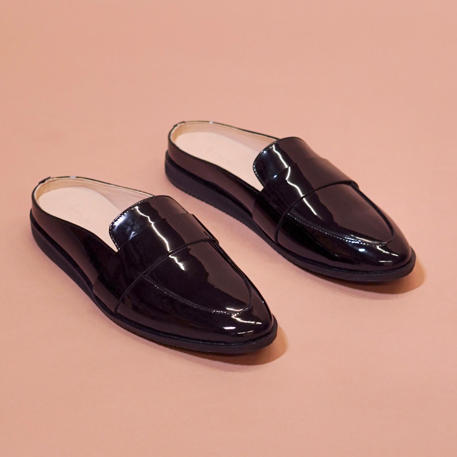 Hoffler Lustro | Black patent leather mules