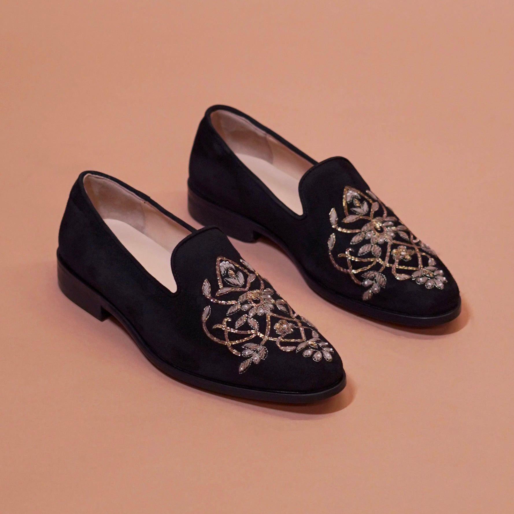 Motivo Nero Zardozo | Black suede zardosi loafers